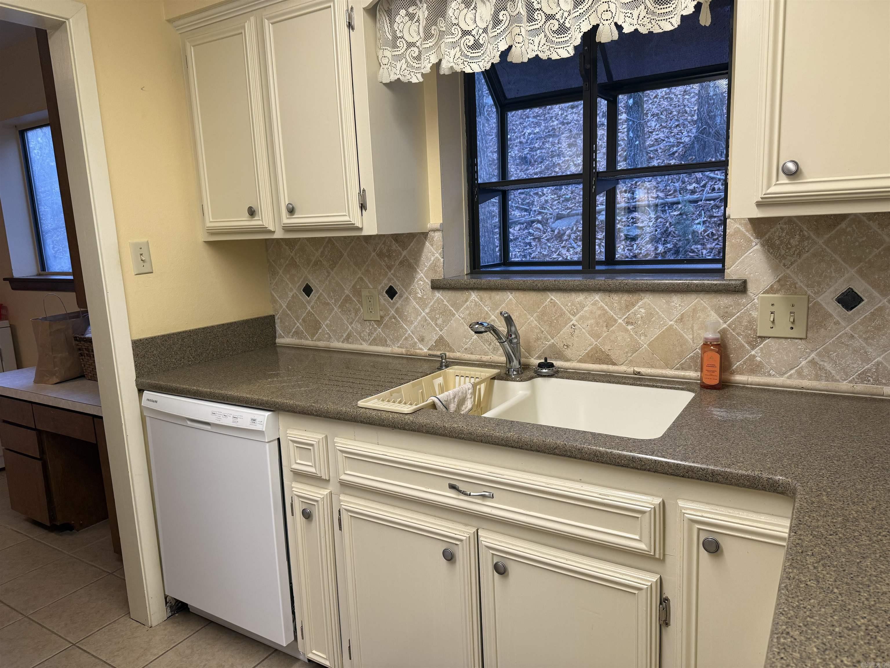 236 Lakedwellers Rd. Fairfield Bay, AR 72088-0000