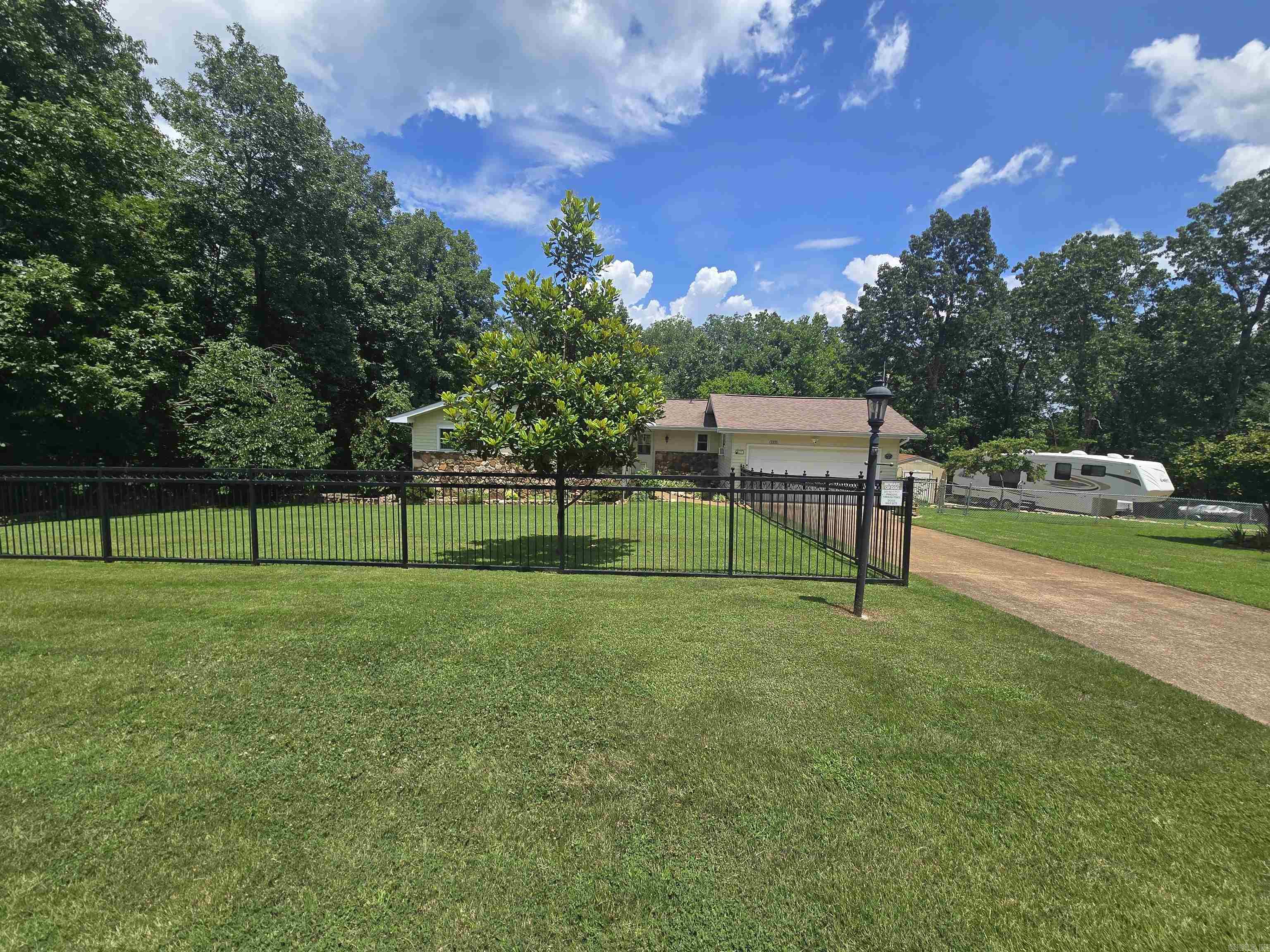 300  Victoria  Horseshoe Bend, AR