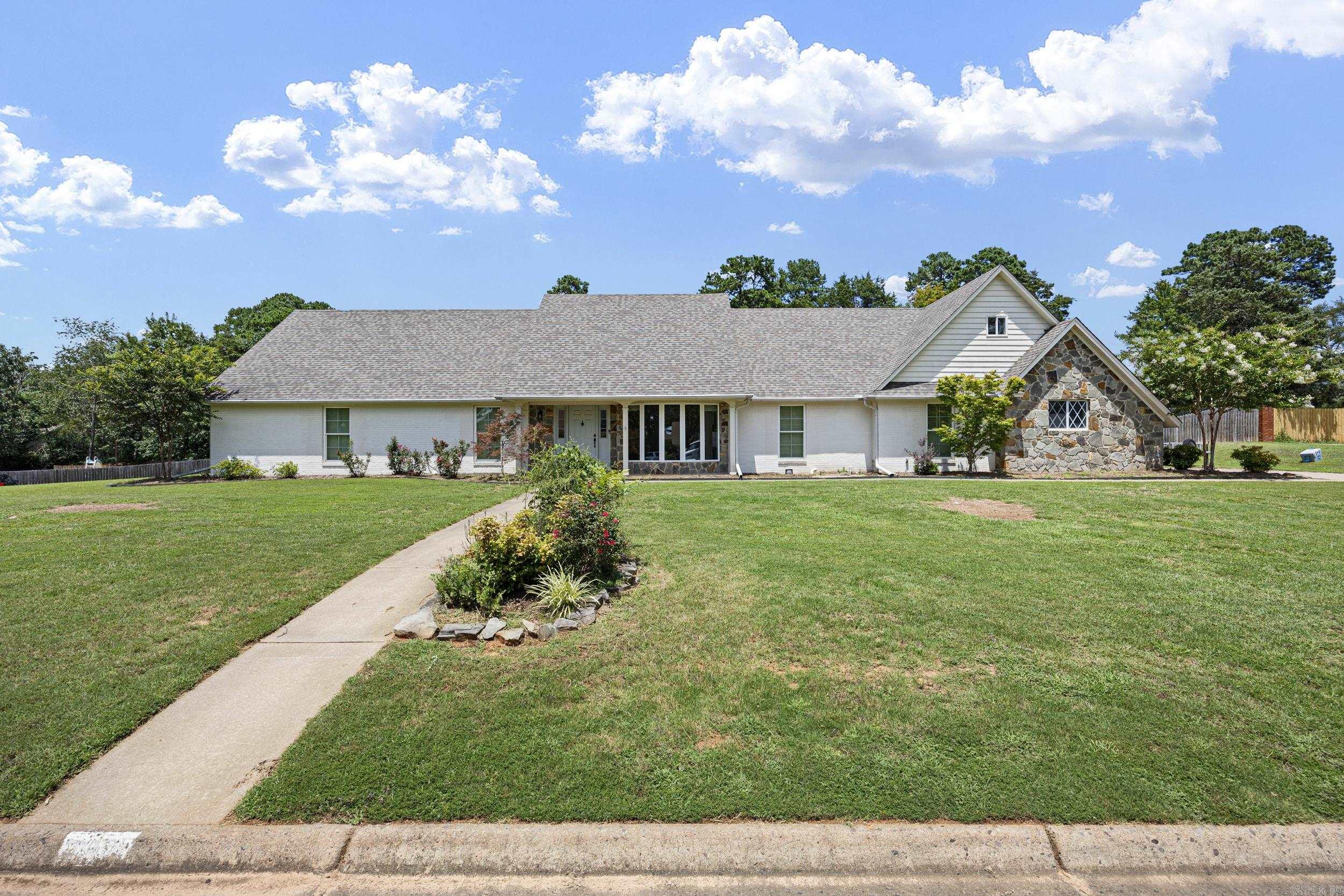 2916  Highland Dr  Russellville, AR