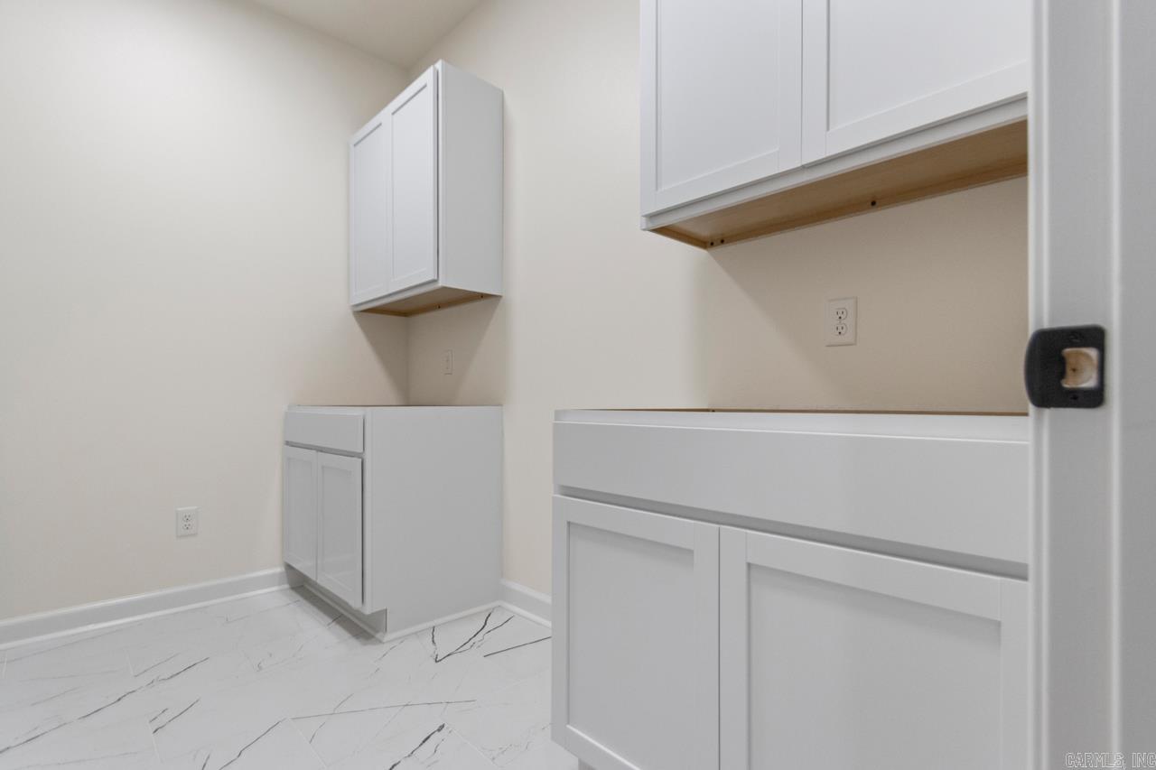 5676 Shore Drive Hensley, AR 72065