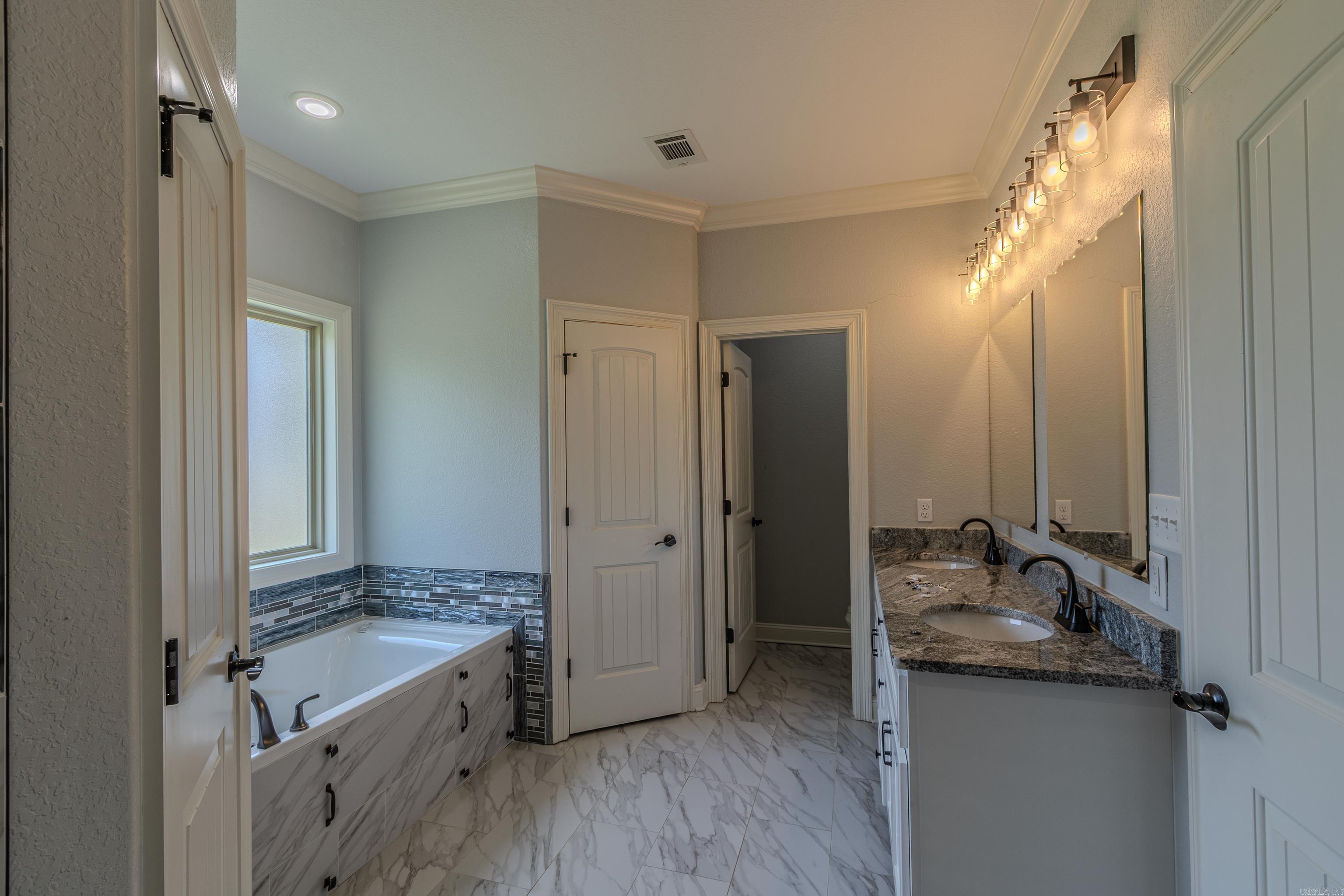 3913 Willow Jonesboro, AR 72401