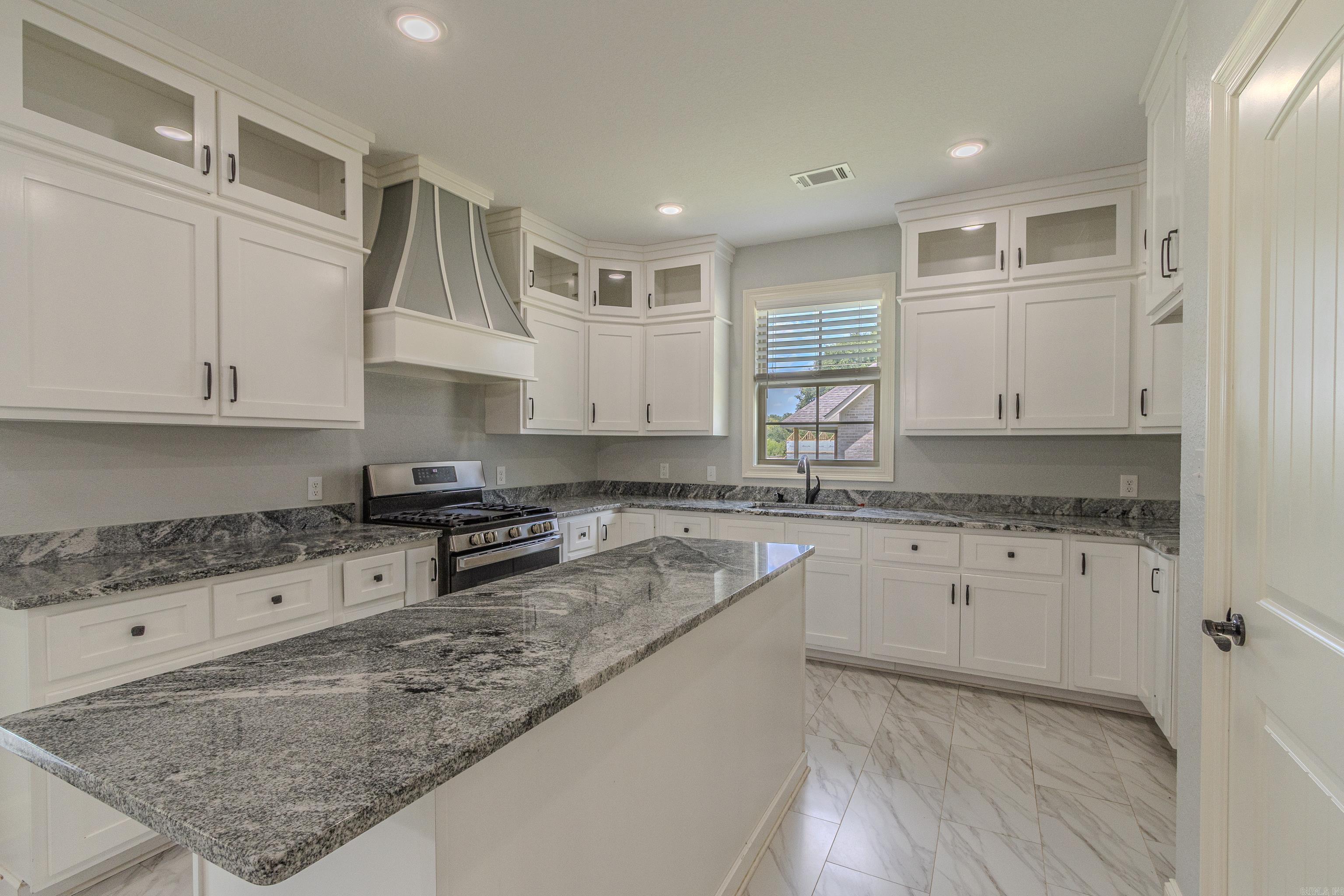 3913 Willow Jonesboro, AR 72401