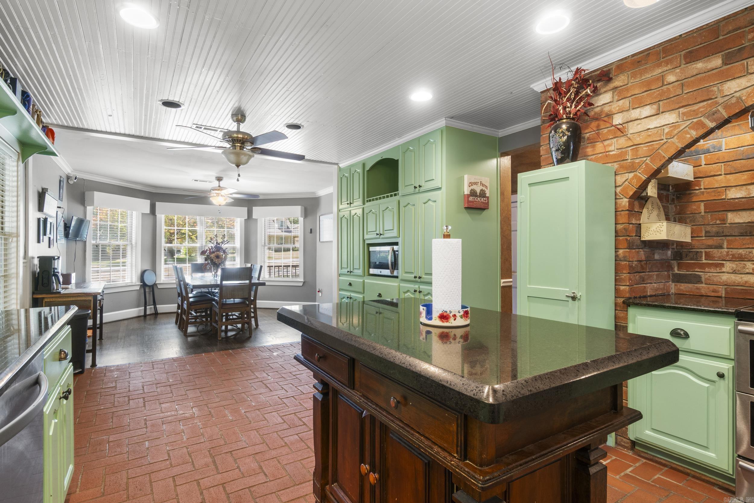 16 Woodcrest Searcy, AR 72143