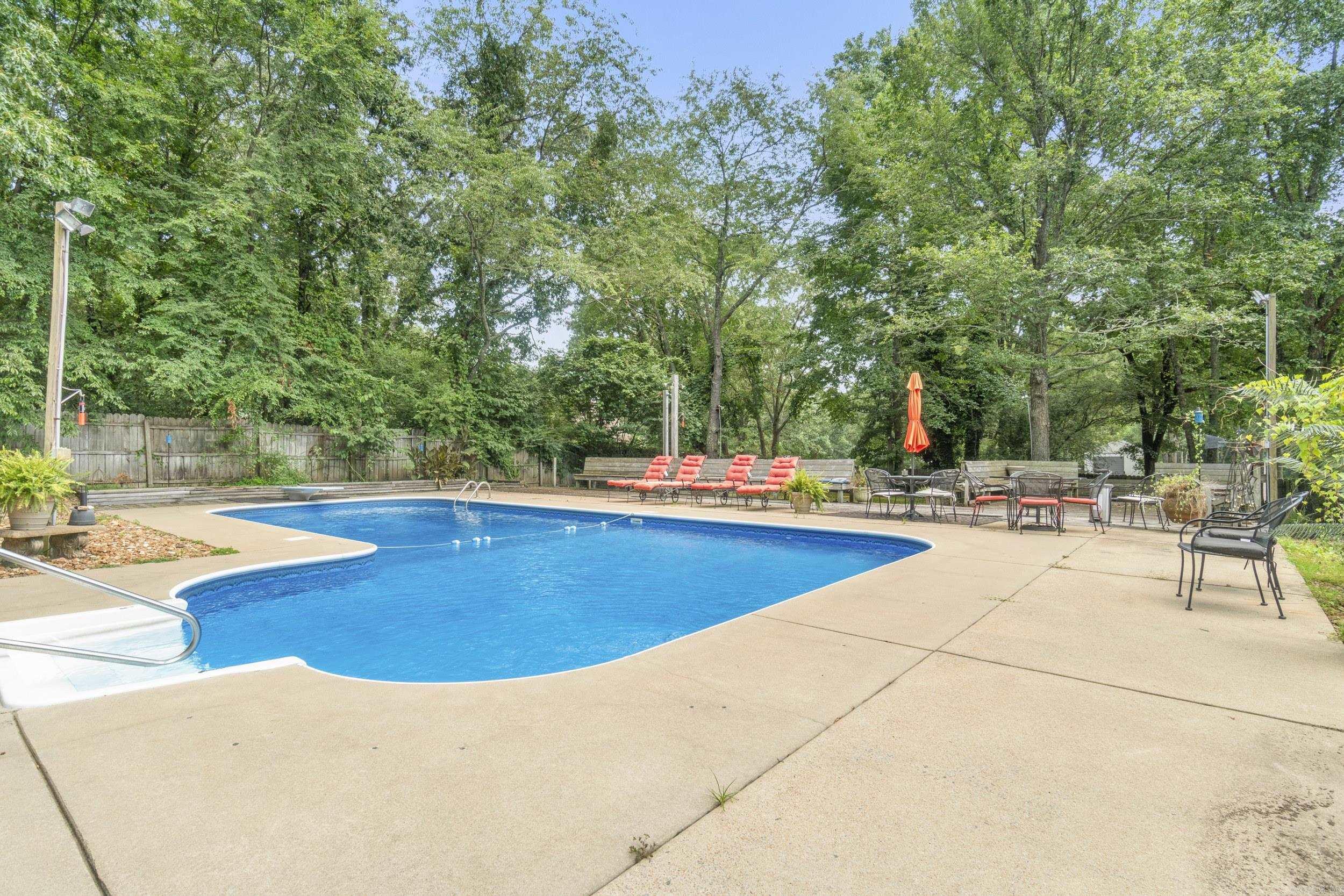 16 Woodcrest Searcy, AR 72143