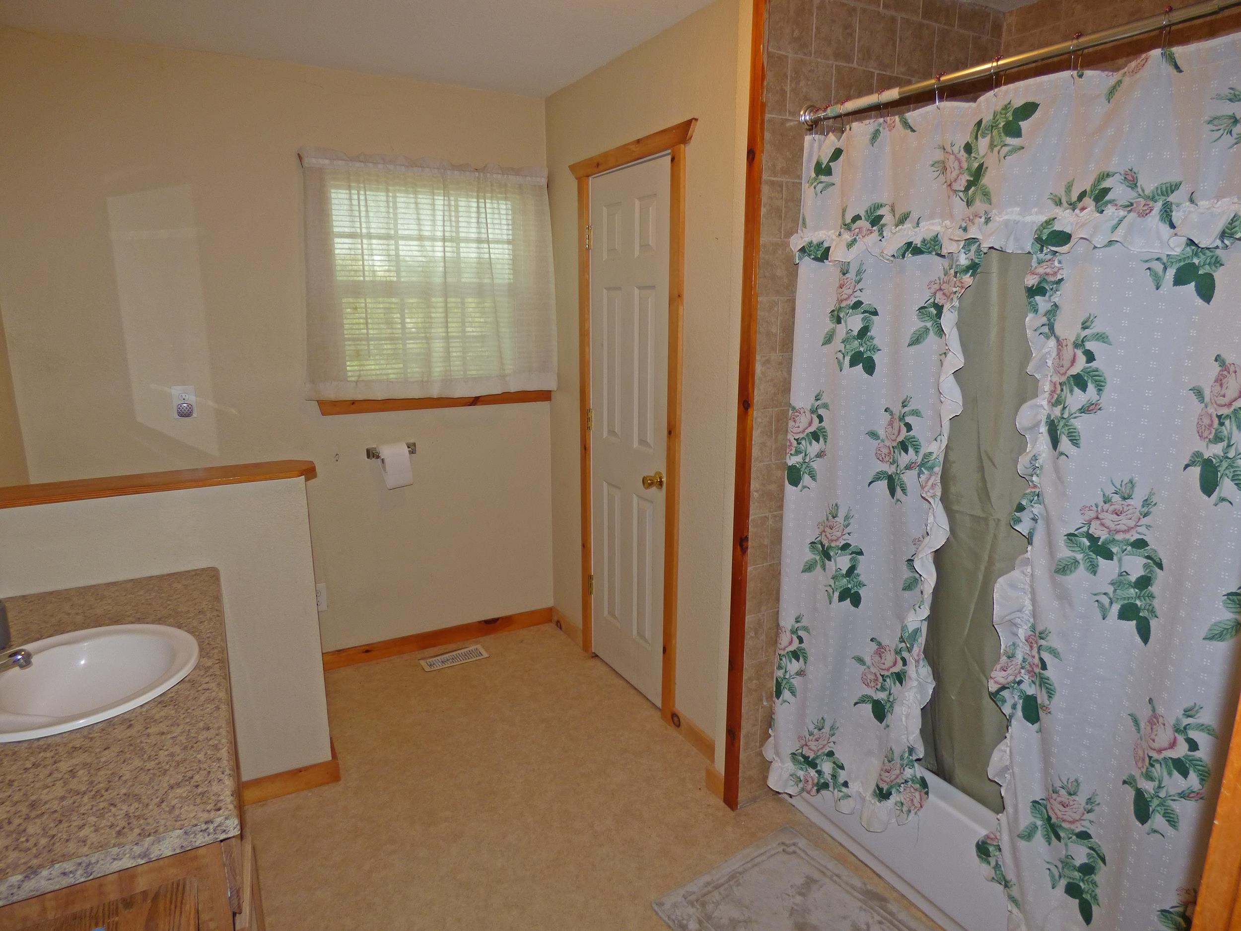 7434 E Hwy 58 Williford, AR 72482