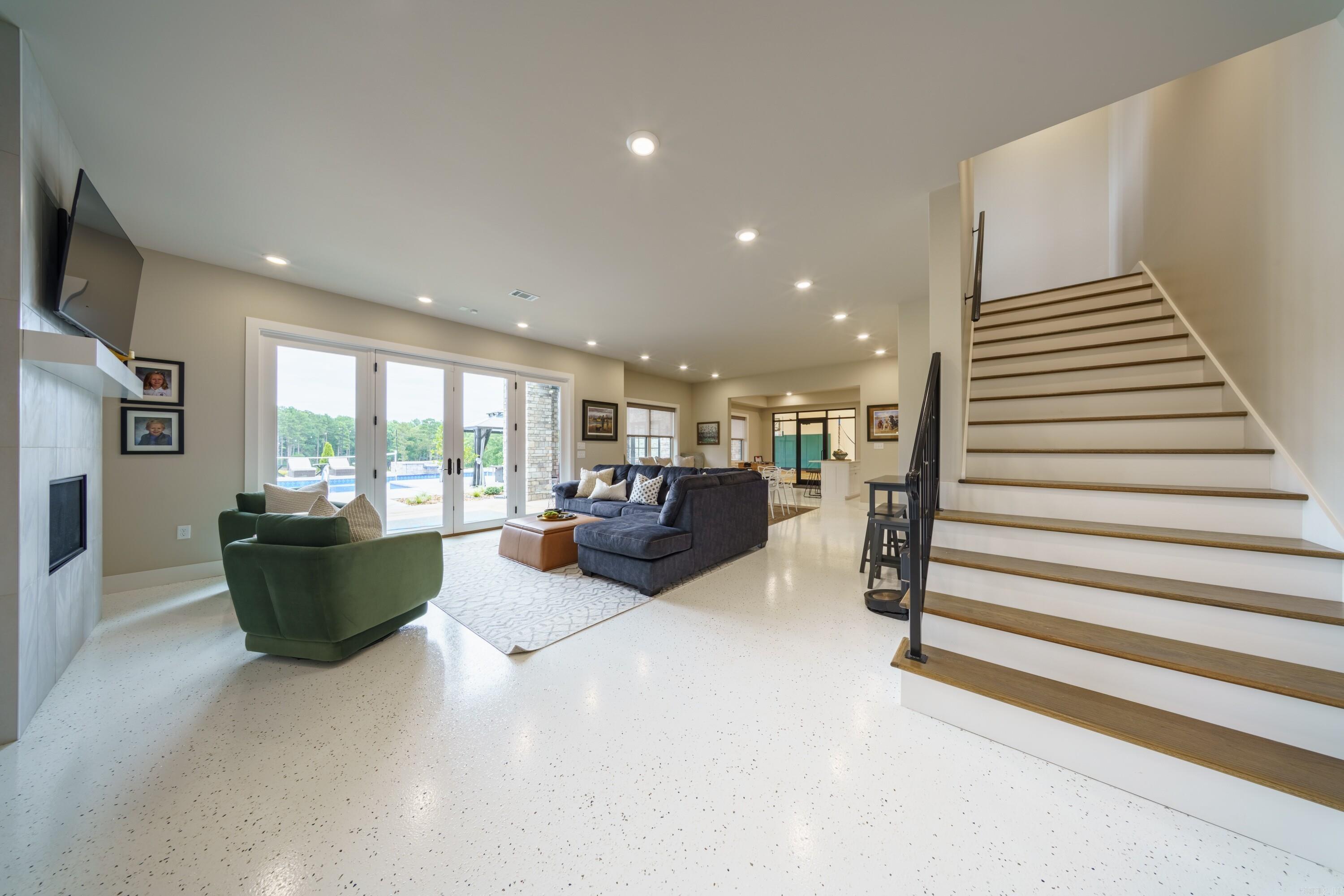 8015 W Hwy 412  Paragould, AR