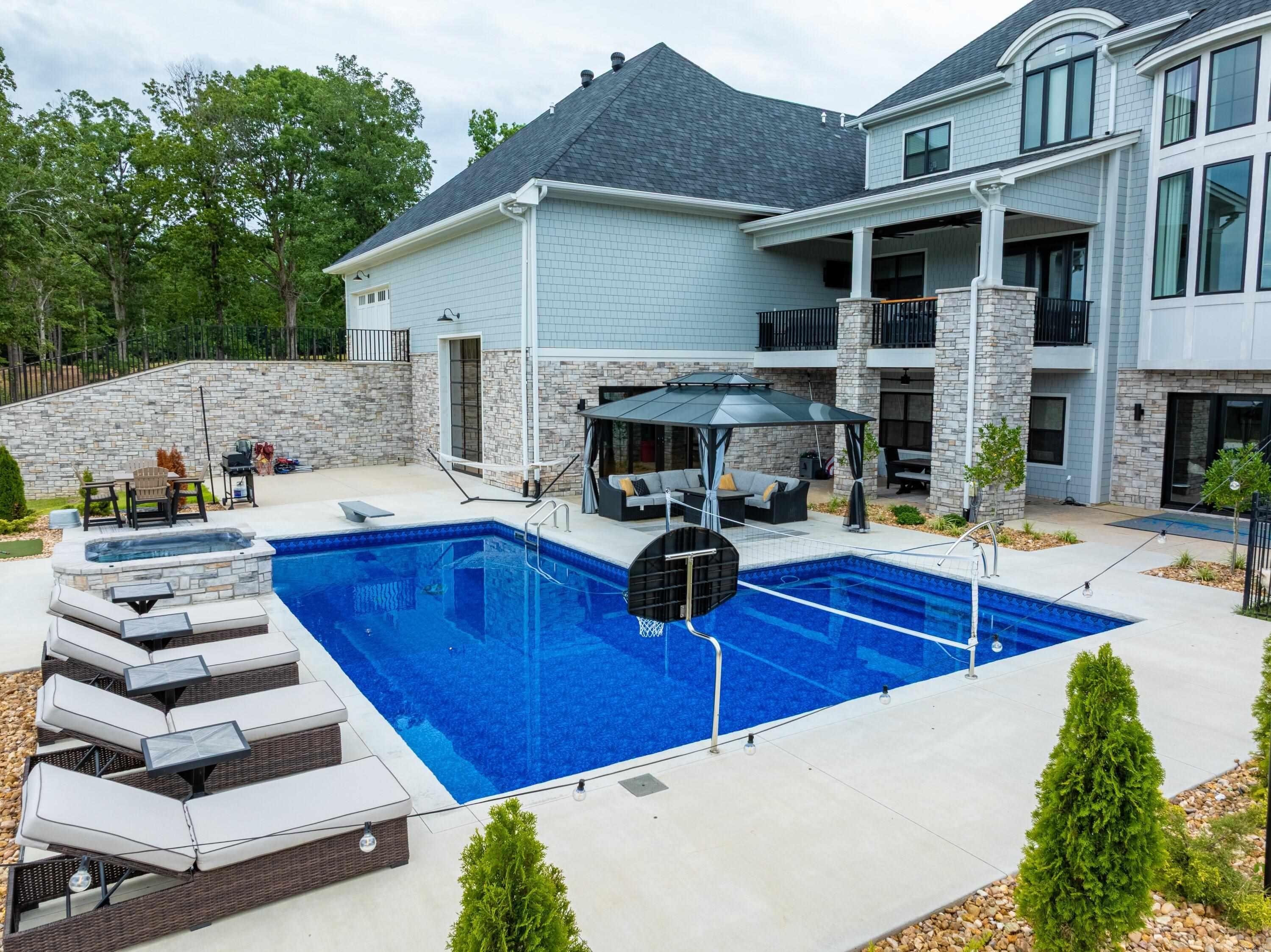 8015 W Hwy 412  Paragould, AR