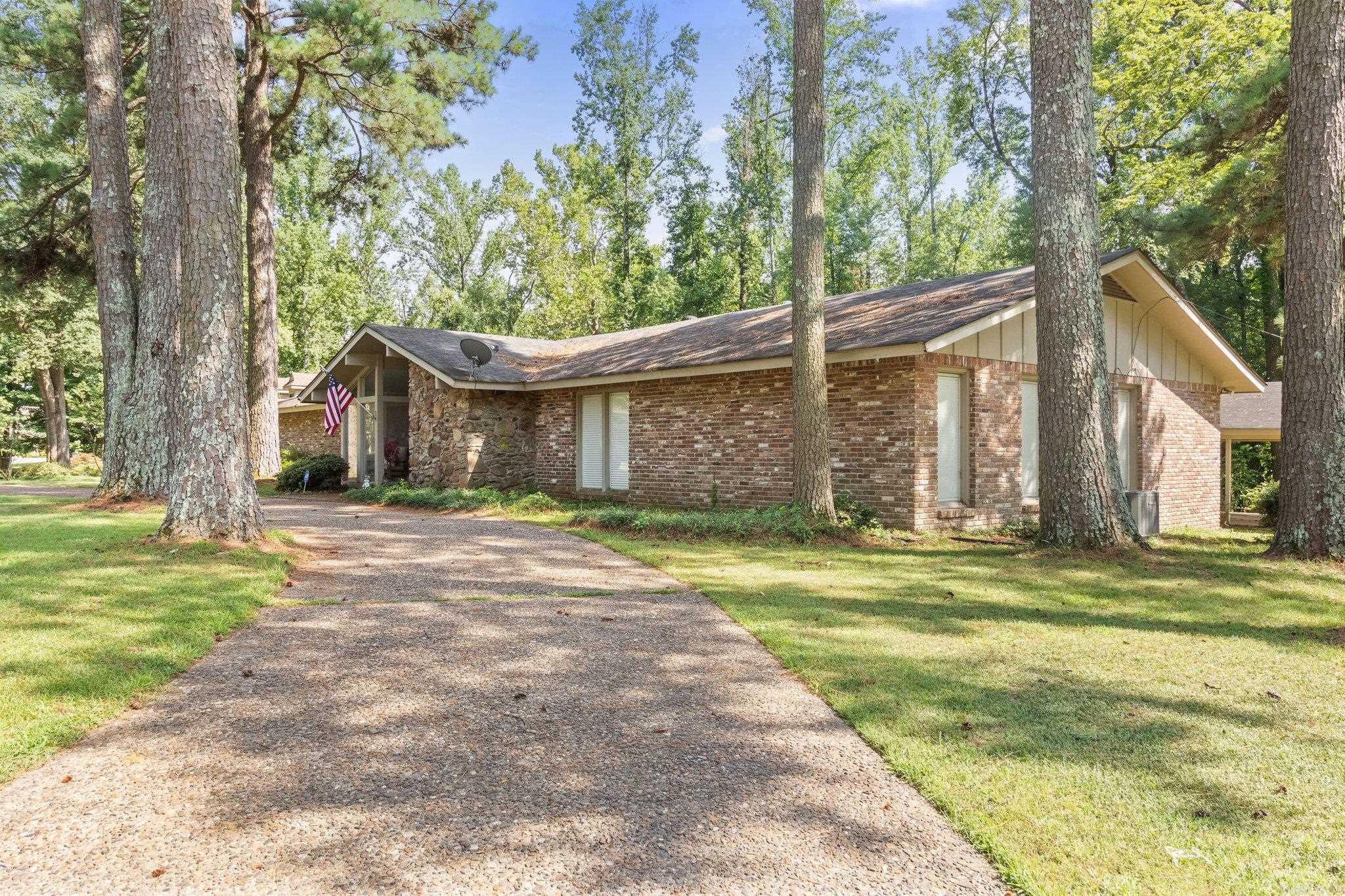 1 HILLCROFT ST  Pine Bluff, AR