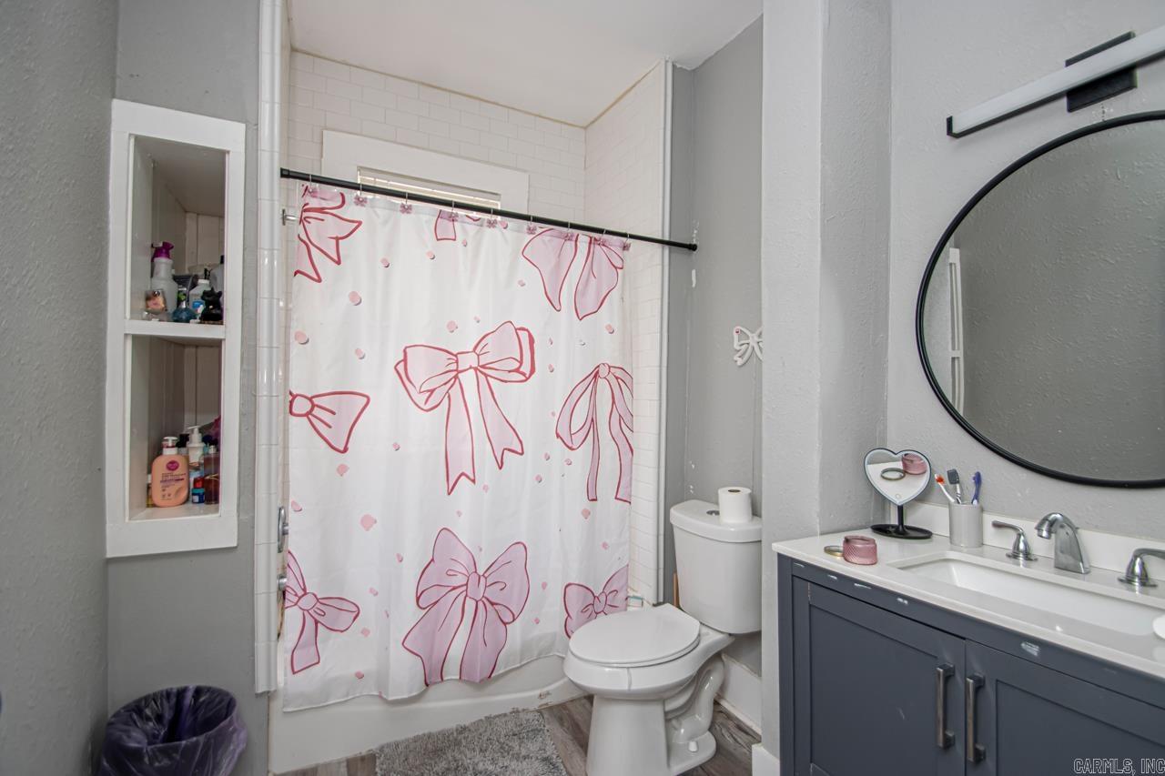 1870 S Izard  Little Rock, AR