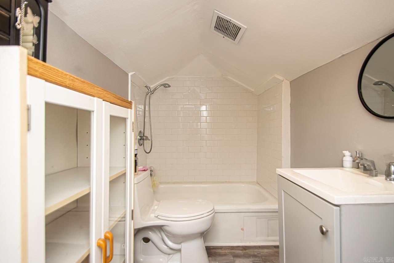 1870 S Izard  Little Rock, AR