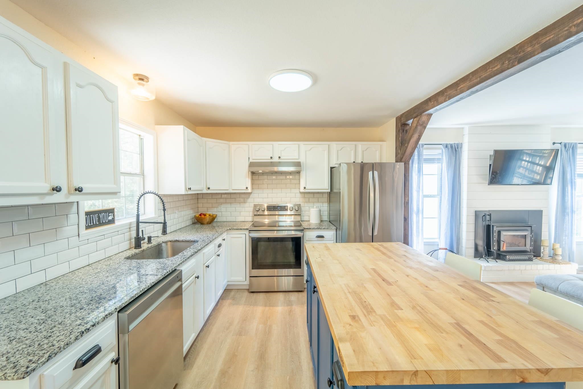 365 County Road 993 Green For., AR 72638