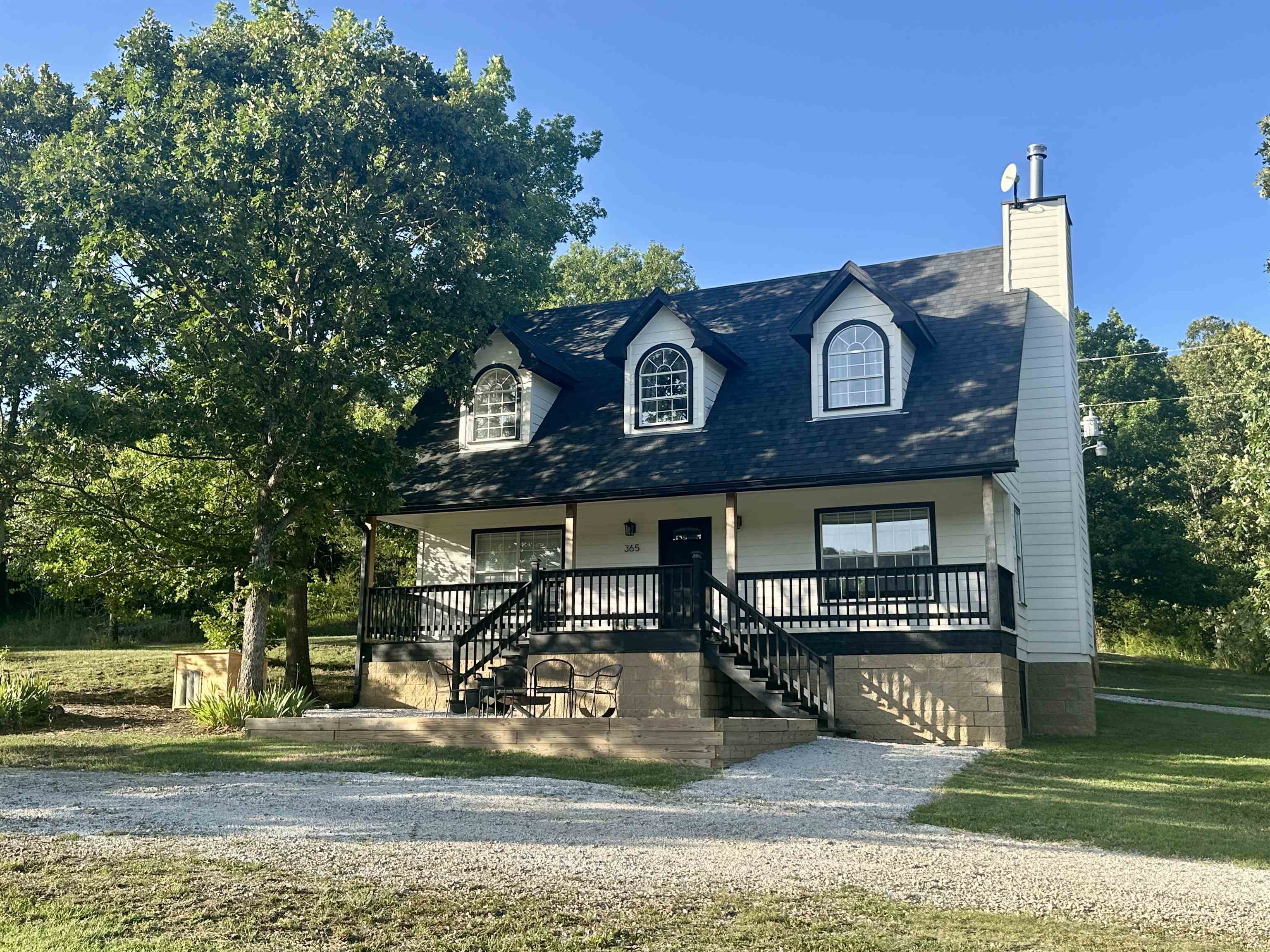 365 County Road 993 Green For., AR 72638