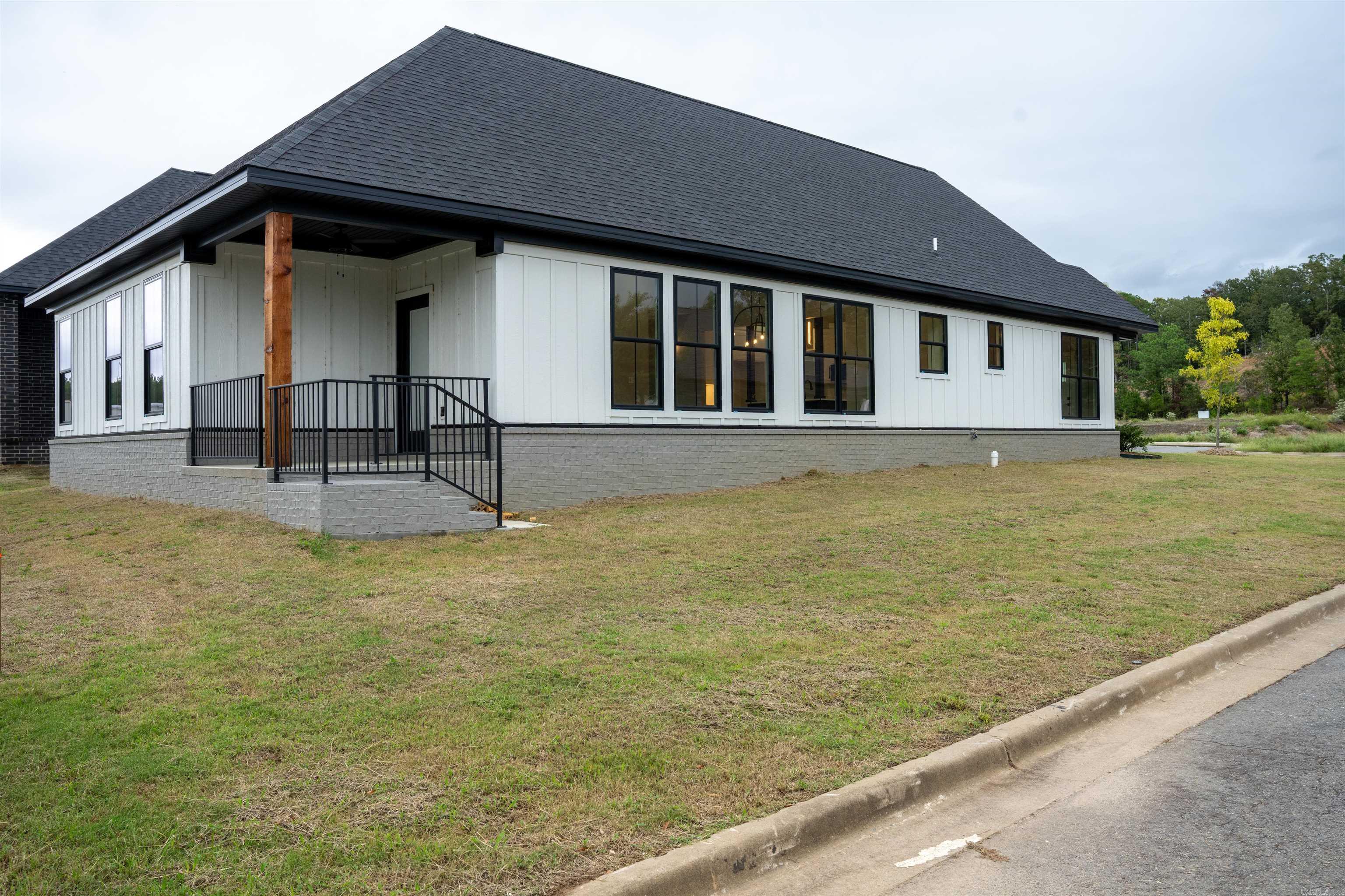 105 Easy Street Maumelle, AR 72113