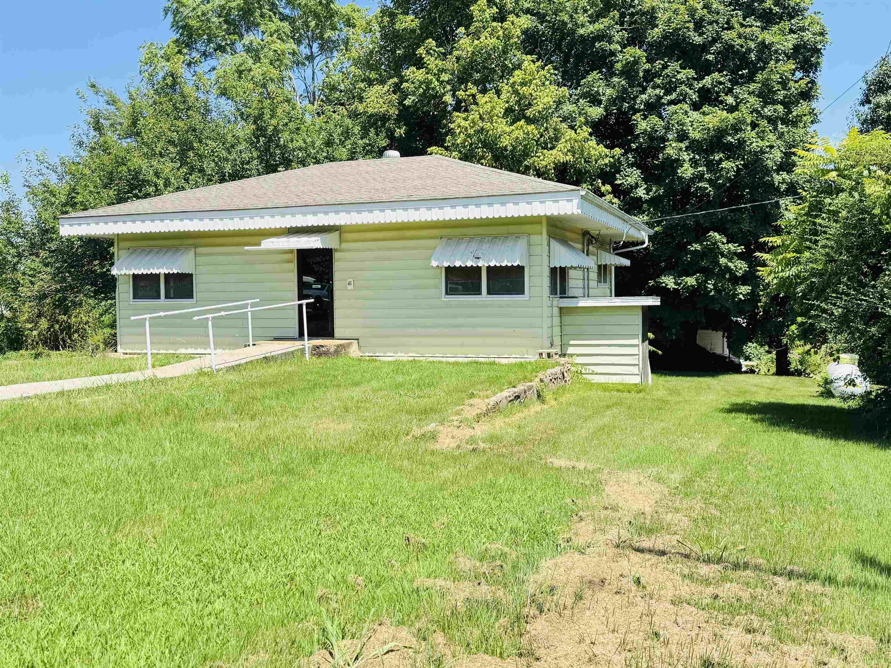 41 S Spring Street  Melbourne, AR