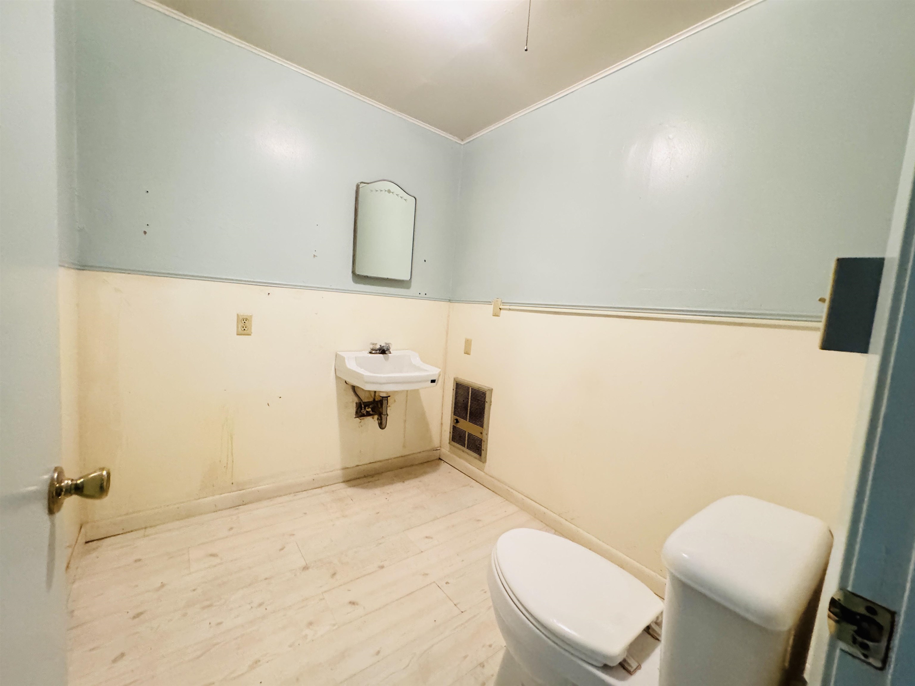 41 S Spring Street  Melbourne, AR