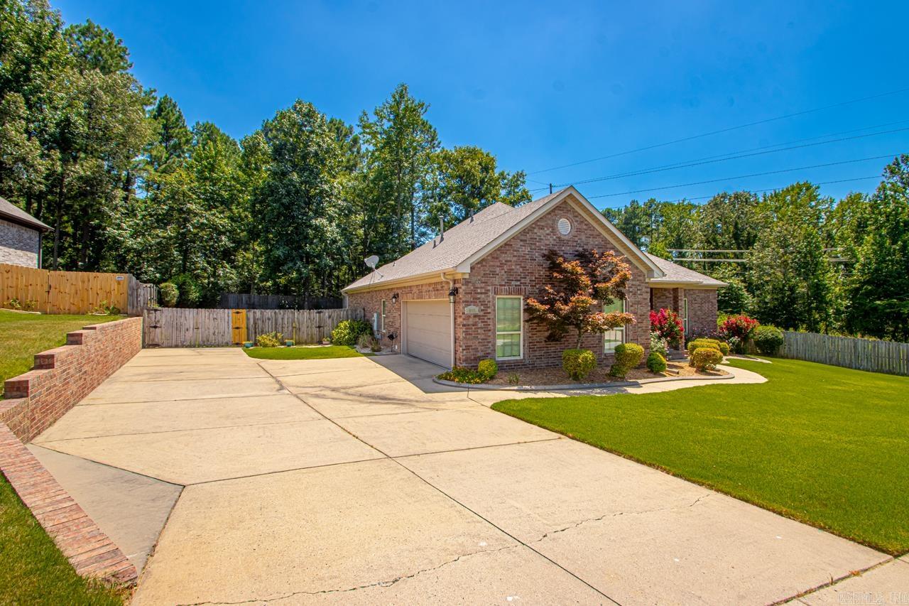 515 Clayton Oaks Drive — photo 4