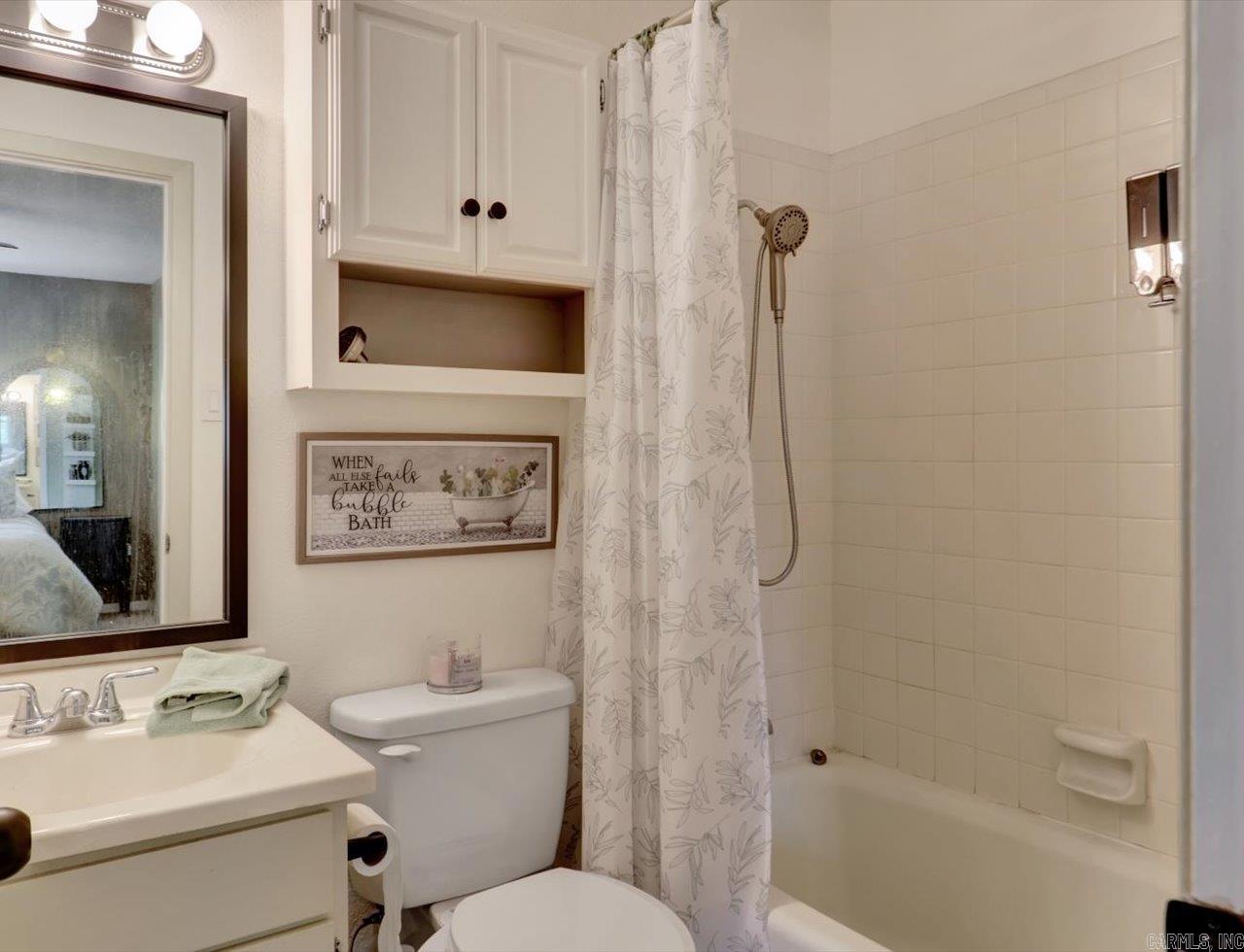 1137 Twin Points Rd Road Hot Springs, AR 71913