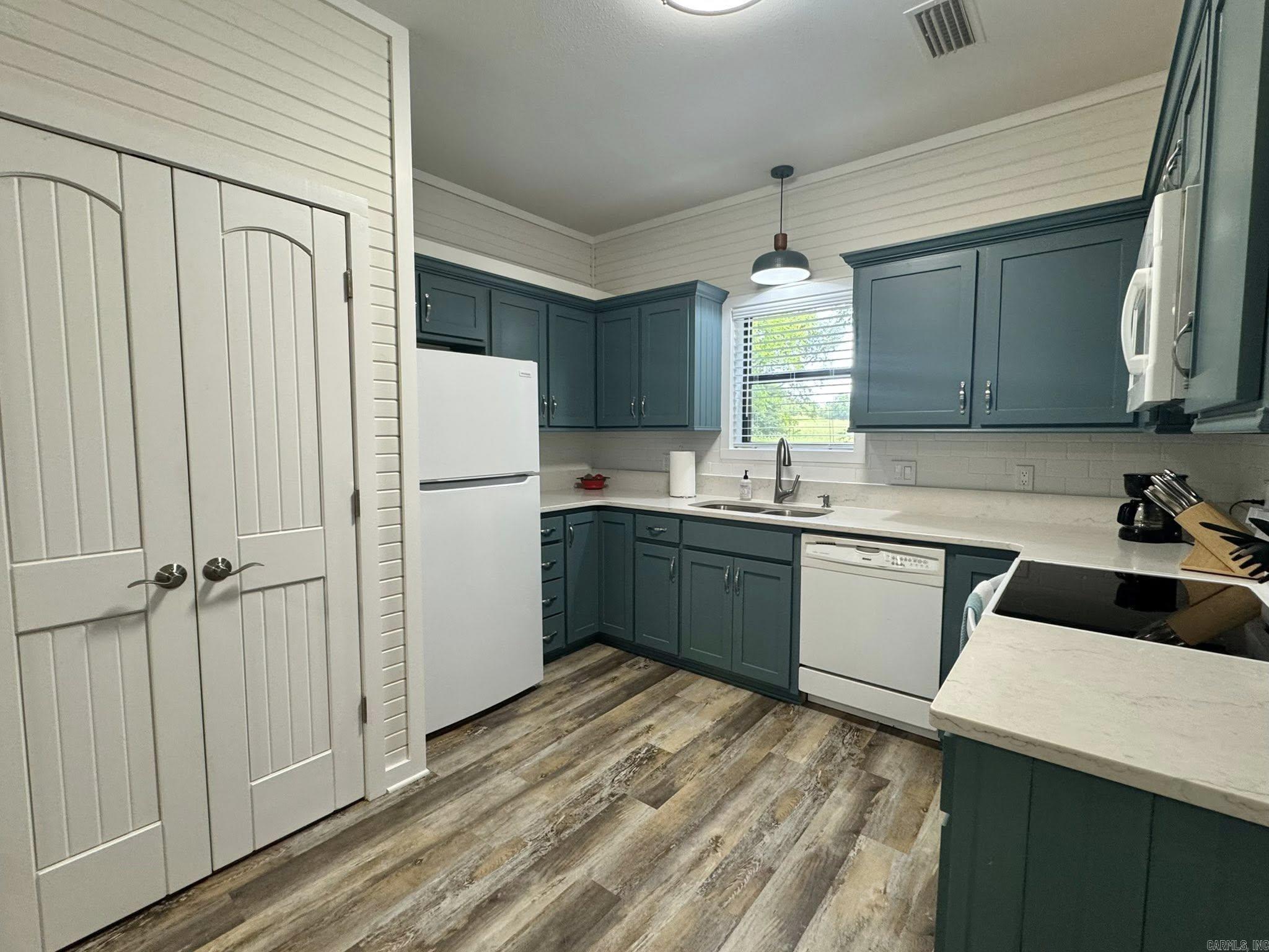 320 Pebble Creek  Mountain View, AR