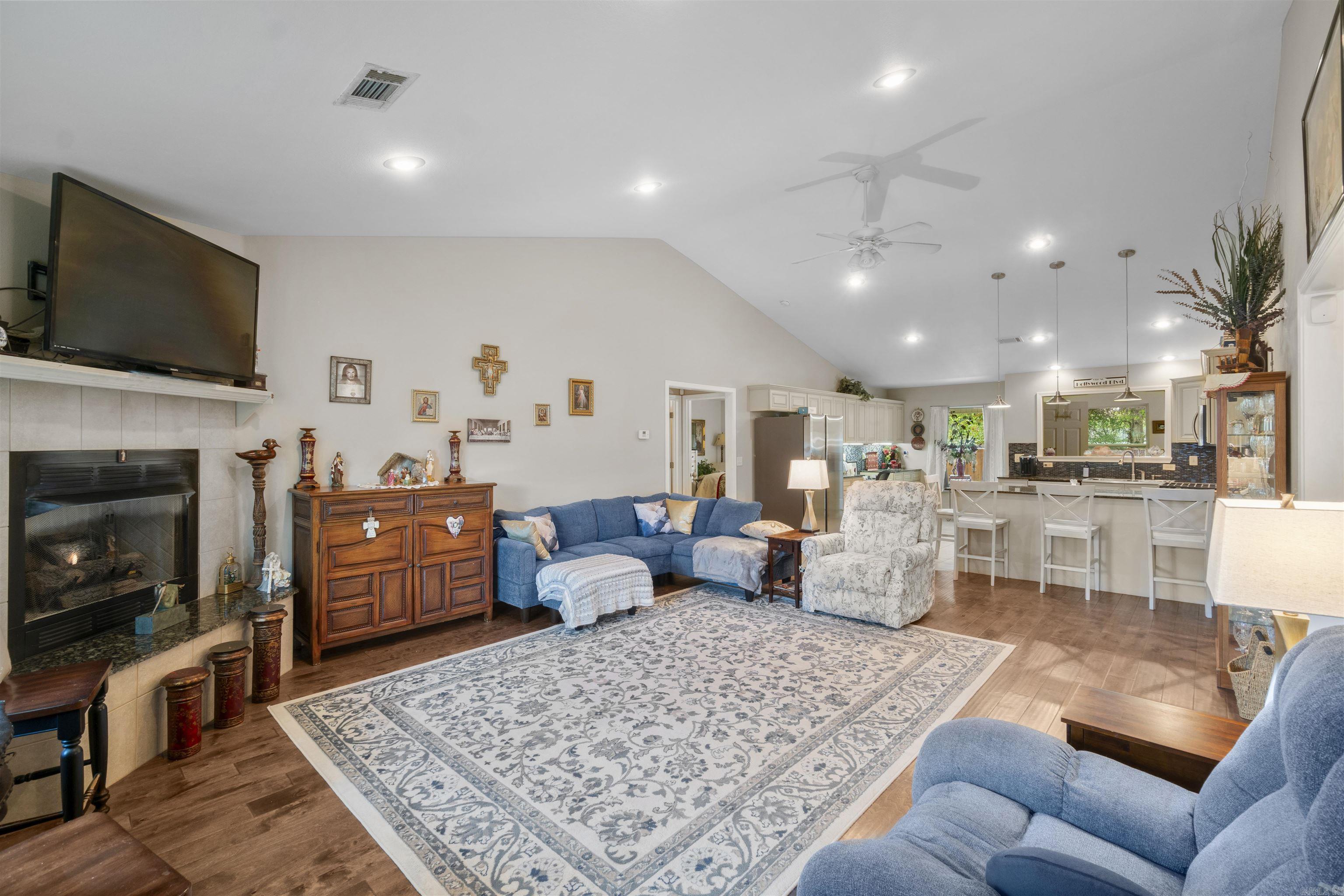 1412 Ridgefield — photo 3