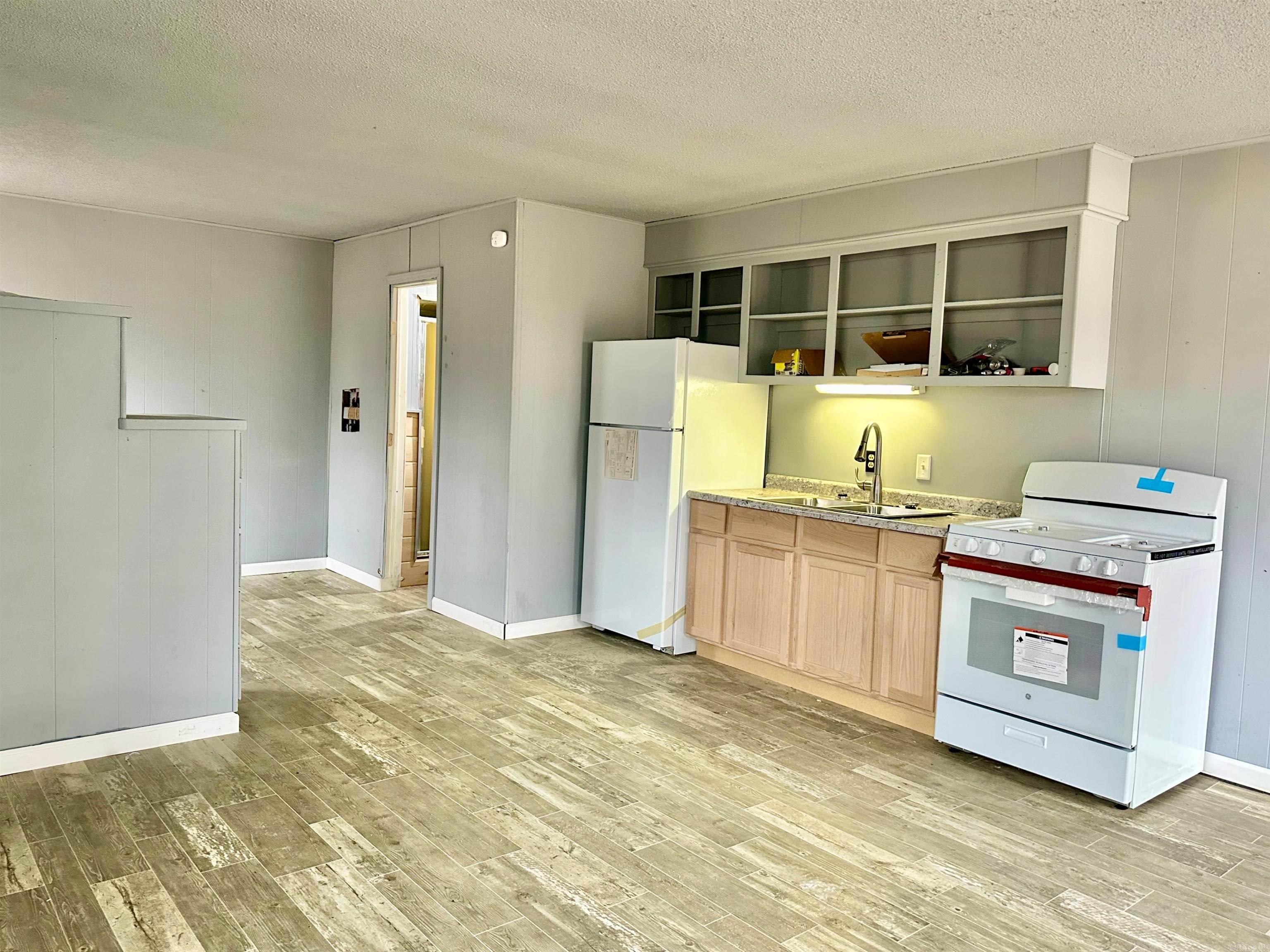 195, 18, 208 CR 137  Corning, AR