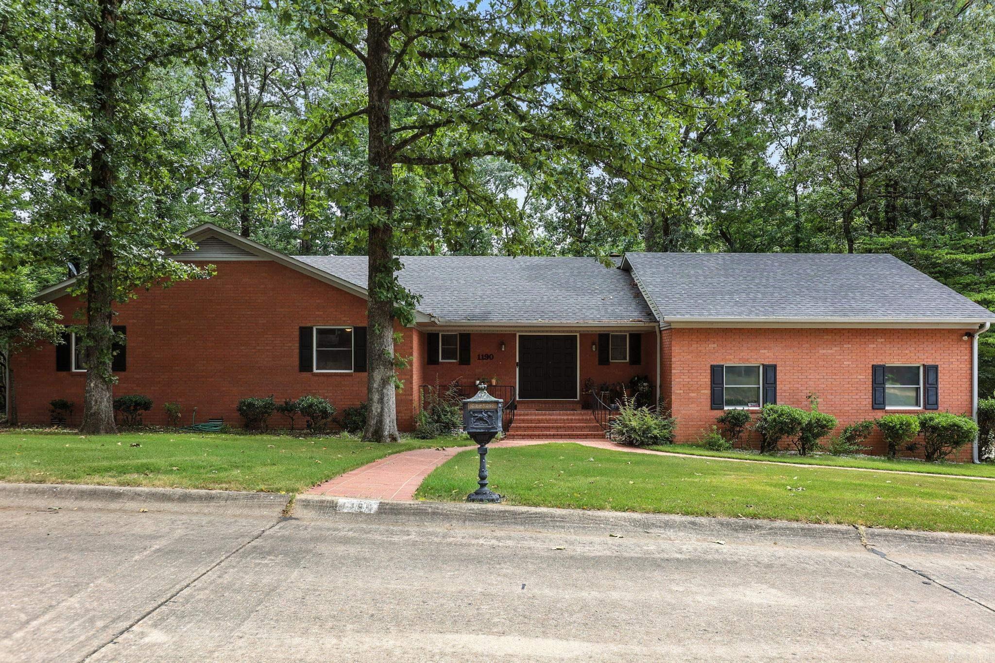 1190 Cambridge Circle Benton, AR 72019