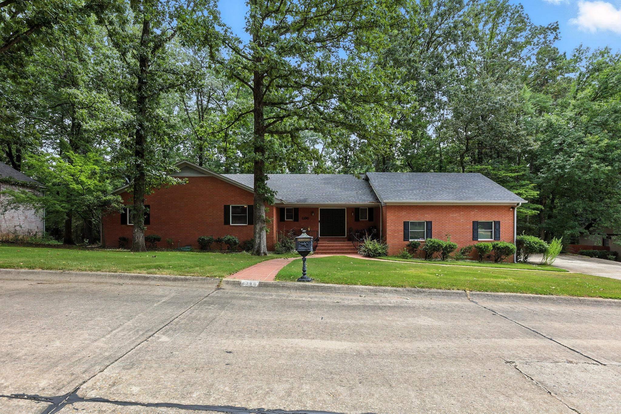 1190 Cambridge Circle Benton, AR 72019