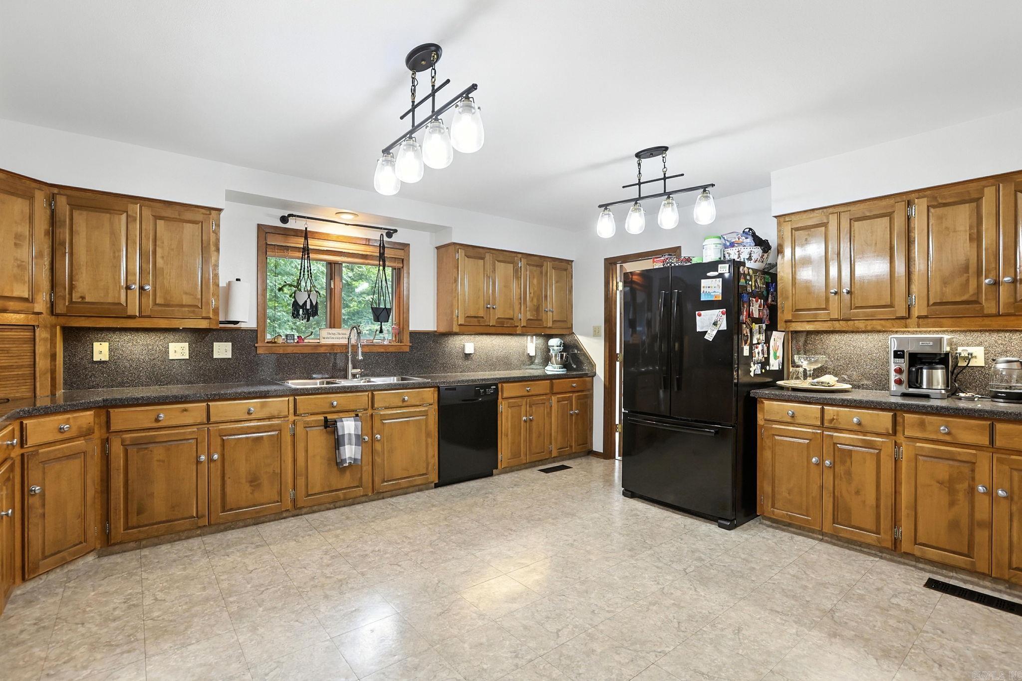 1190 Cambridge Circle Benton, AR 72019