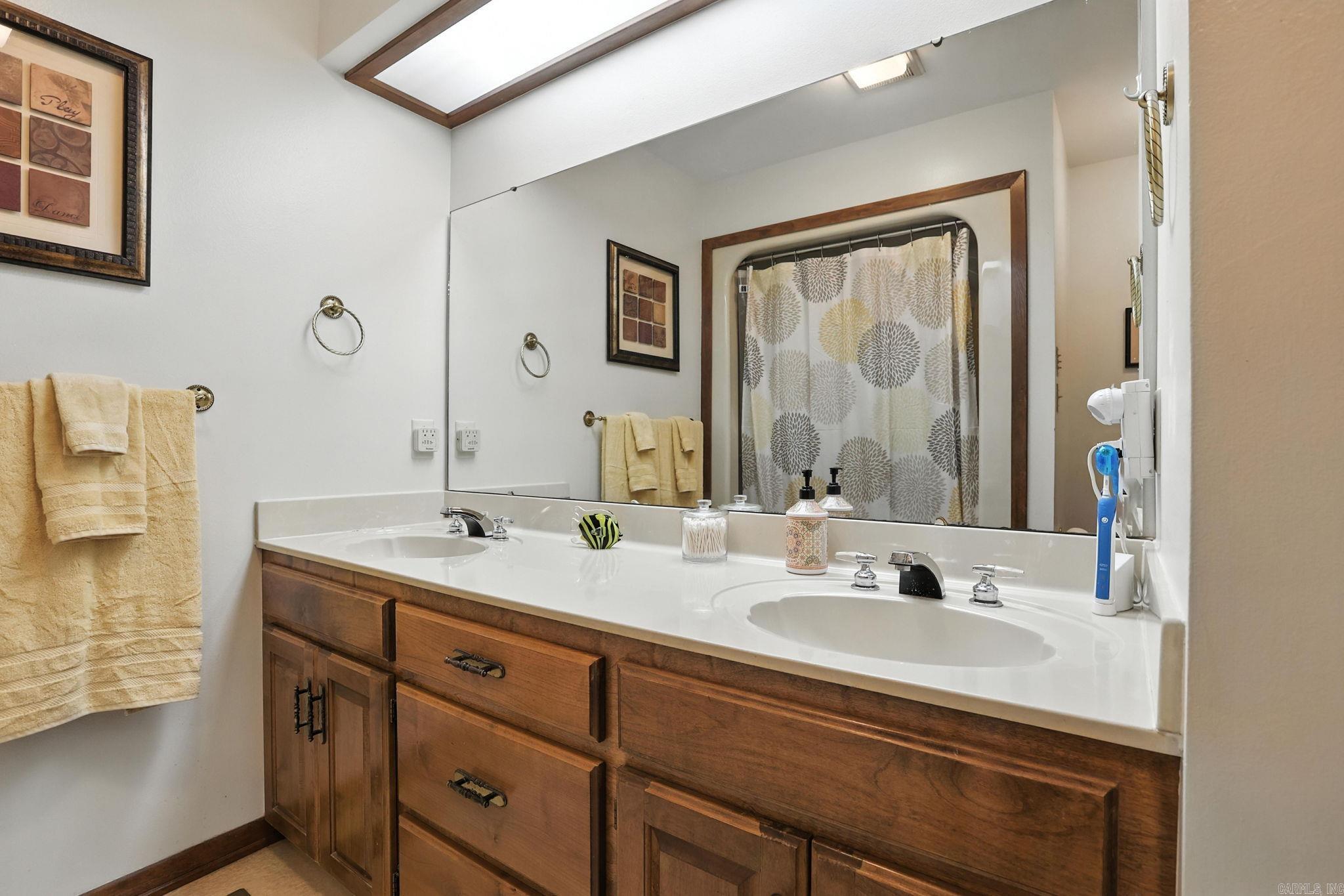 1190 Cambridge Circle Benton, AR 72019