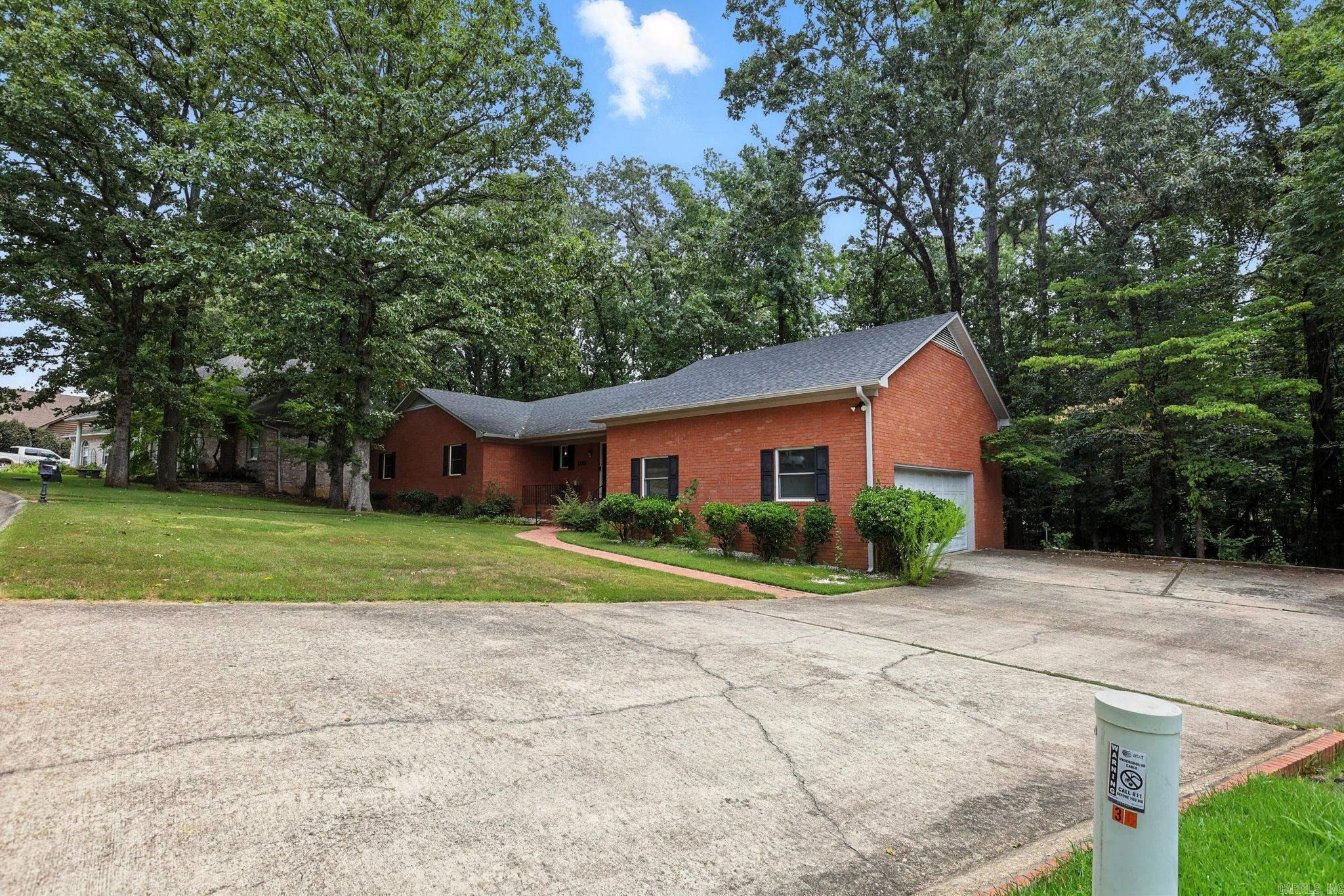 1190 Cambridge Circle Benton, AR 72019