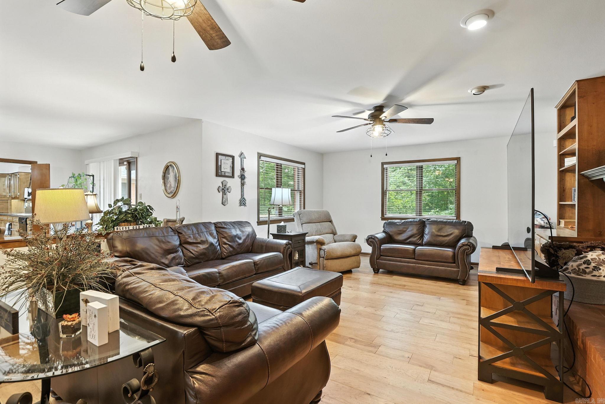 1190 Cambridge Circle Benton, AR 72019