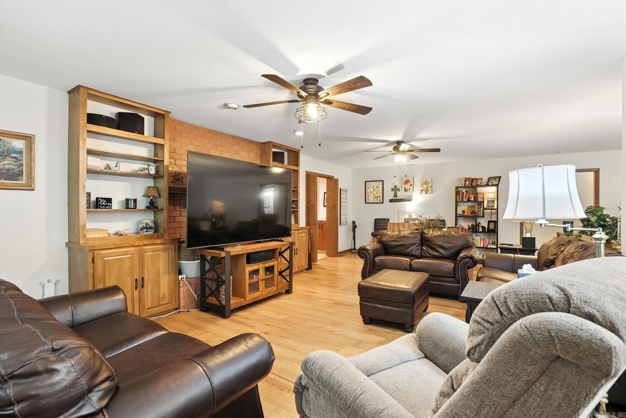 1190 Cambridge Circle Benton, AR 72019