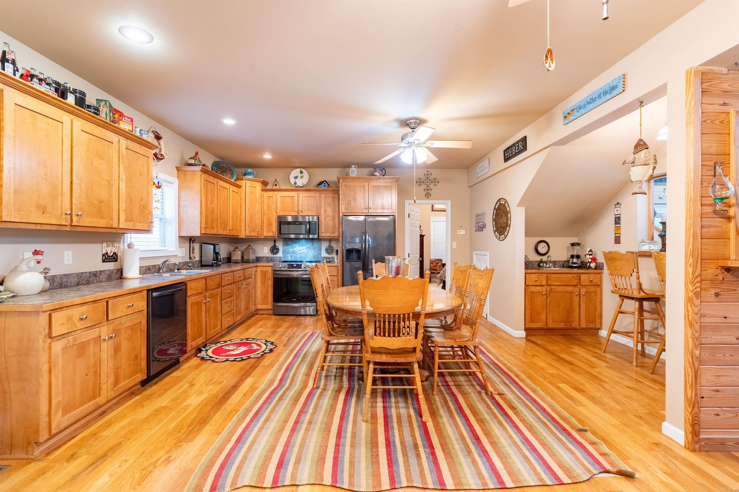 90 Stone Cr.  Greers Ferry, AR