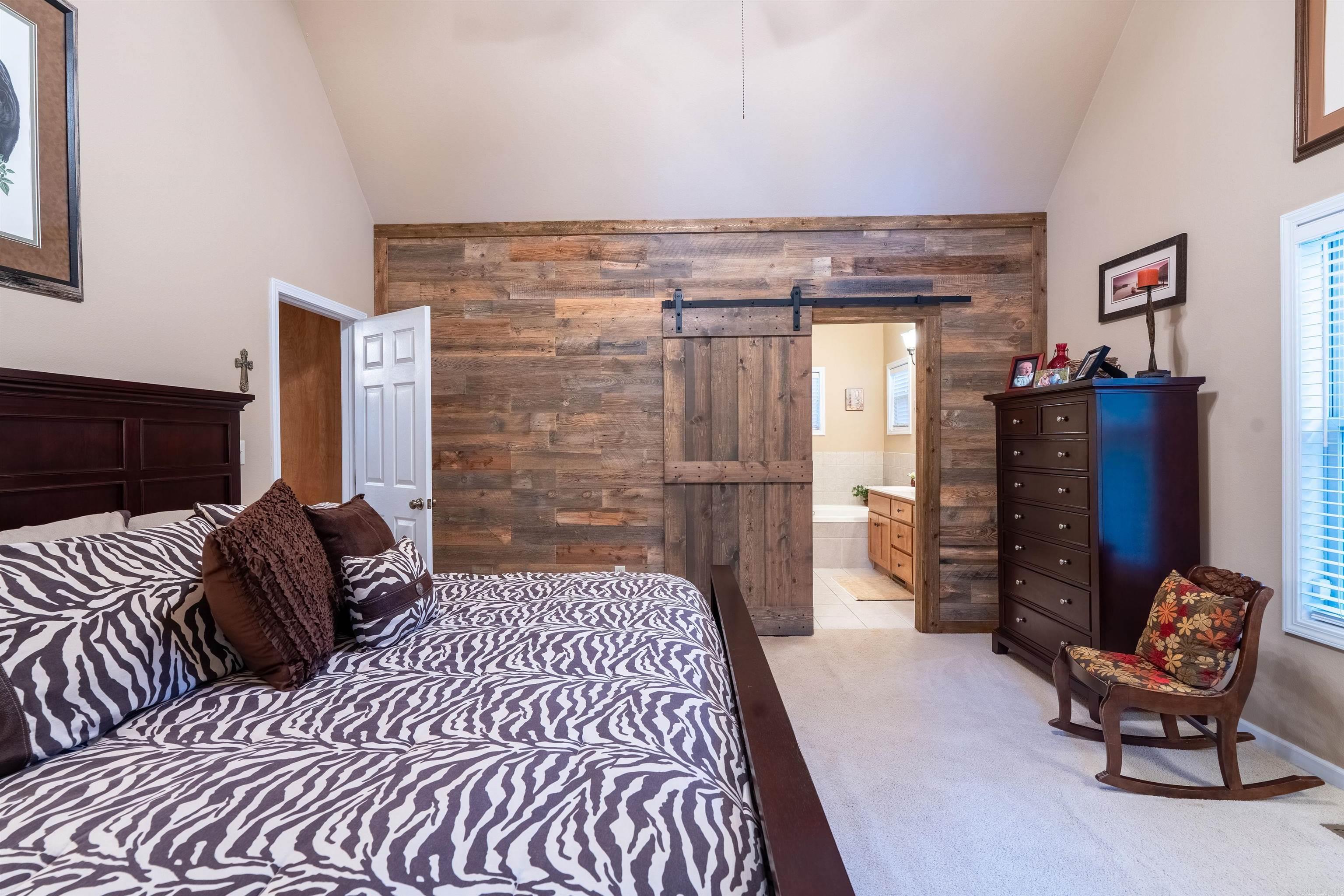 90 Stone Cr.  Greers Ferry, AR