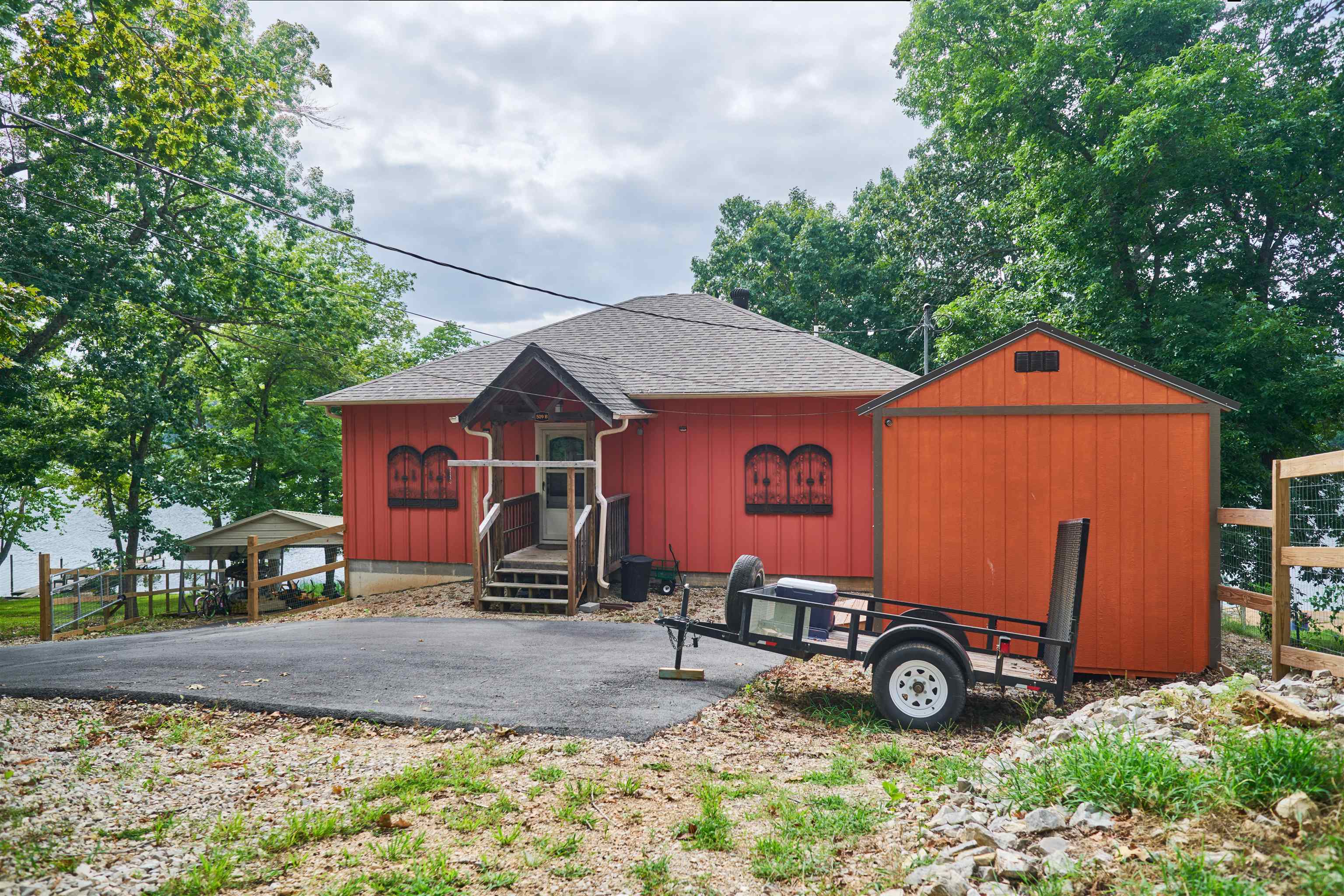 509 B Woodland Hills Rd  Hardy, AR