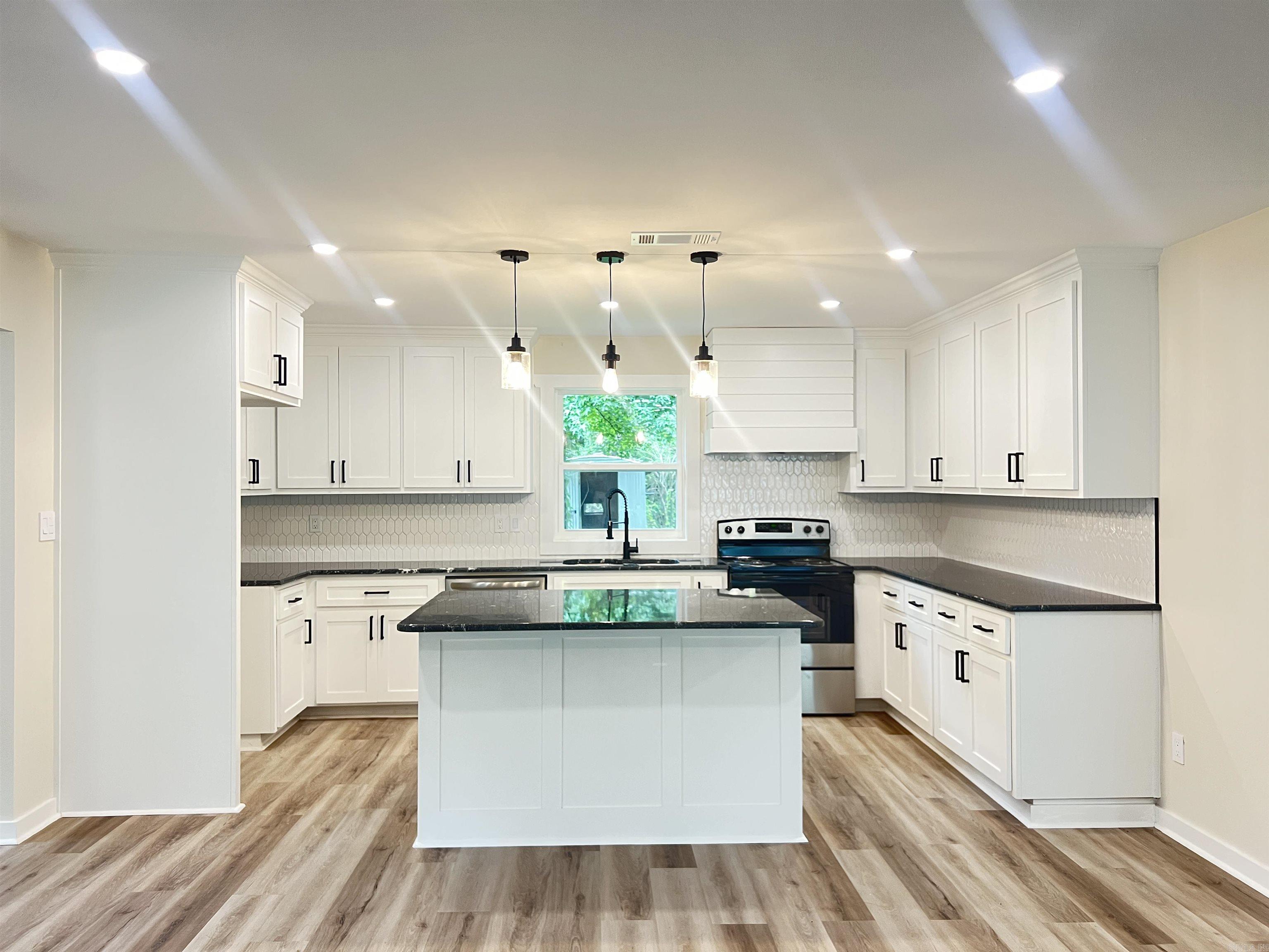 2913 Edgewood  Pine Bluff, AR