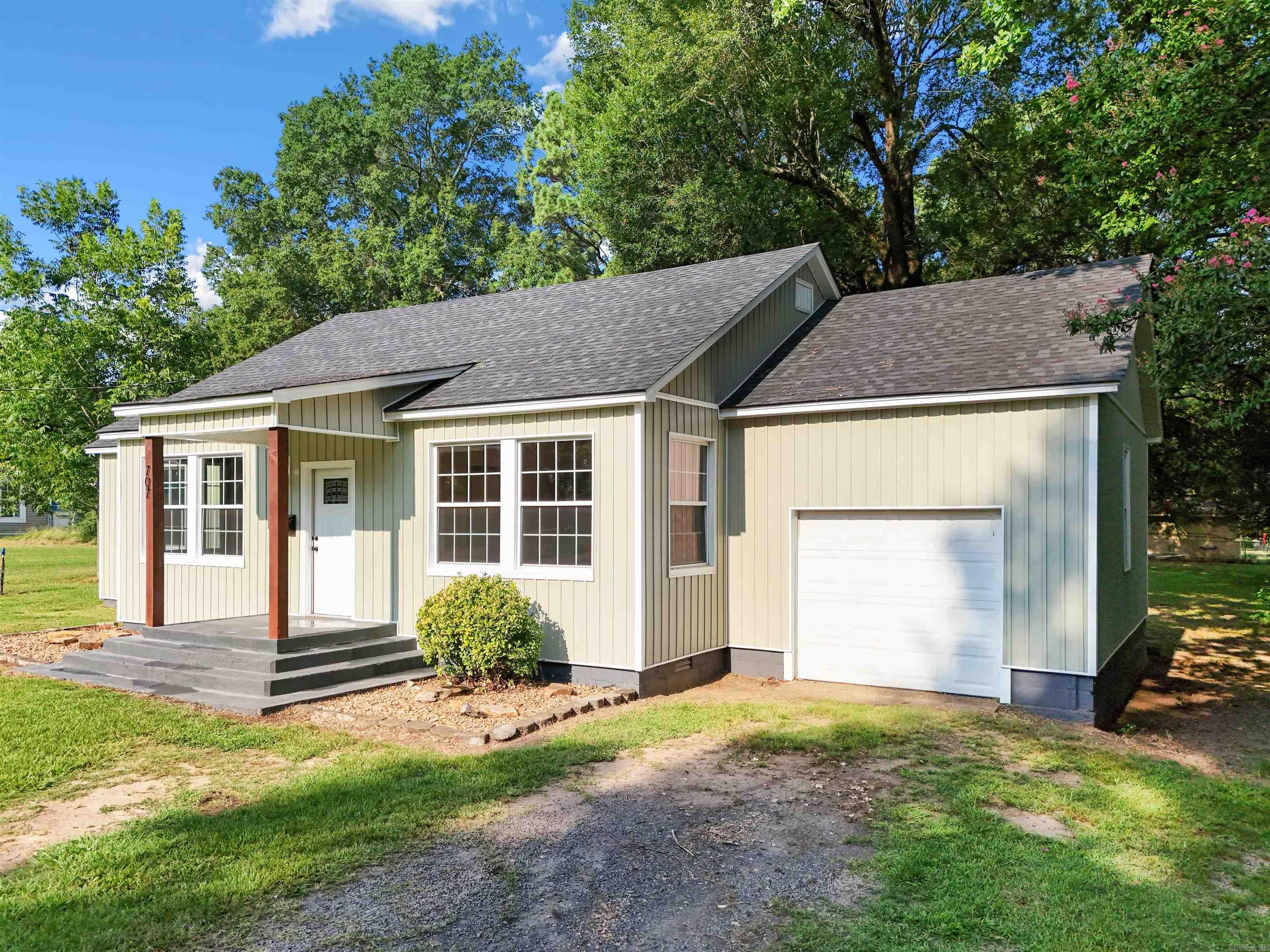 707 N West Street Morrilton, AR 72110