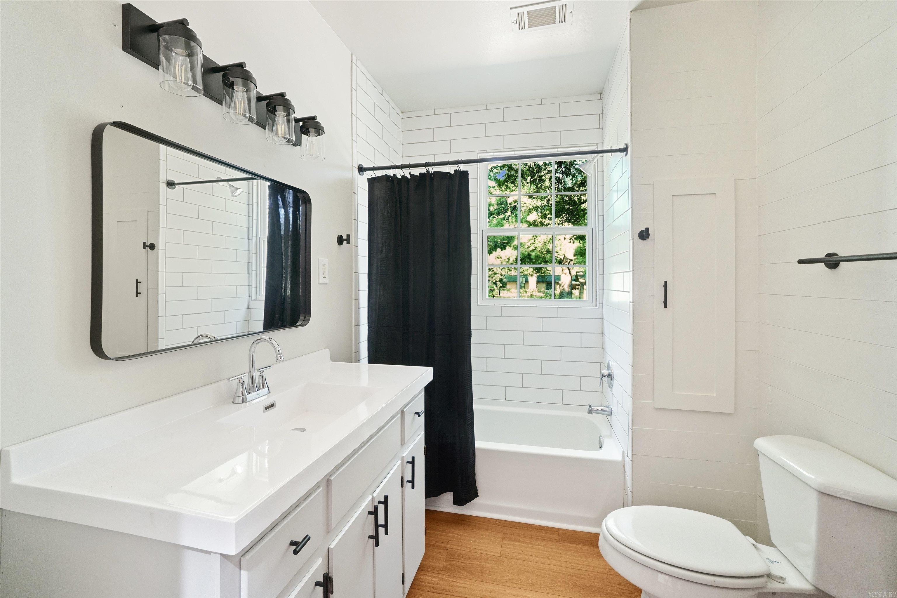 707 N West Street Morrilton, AR 72110