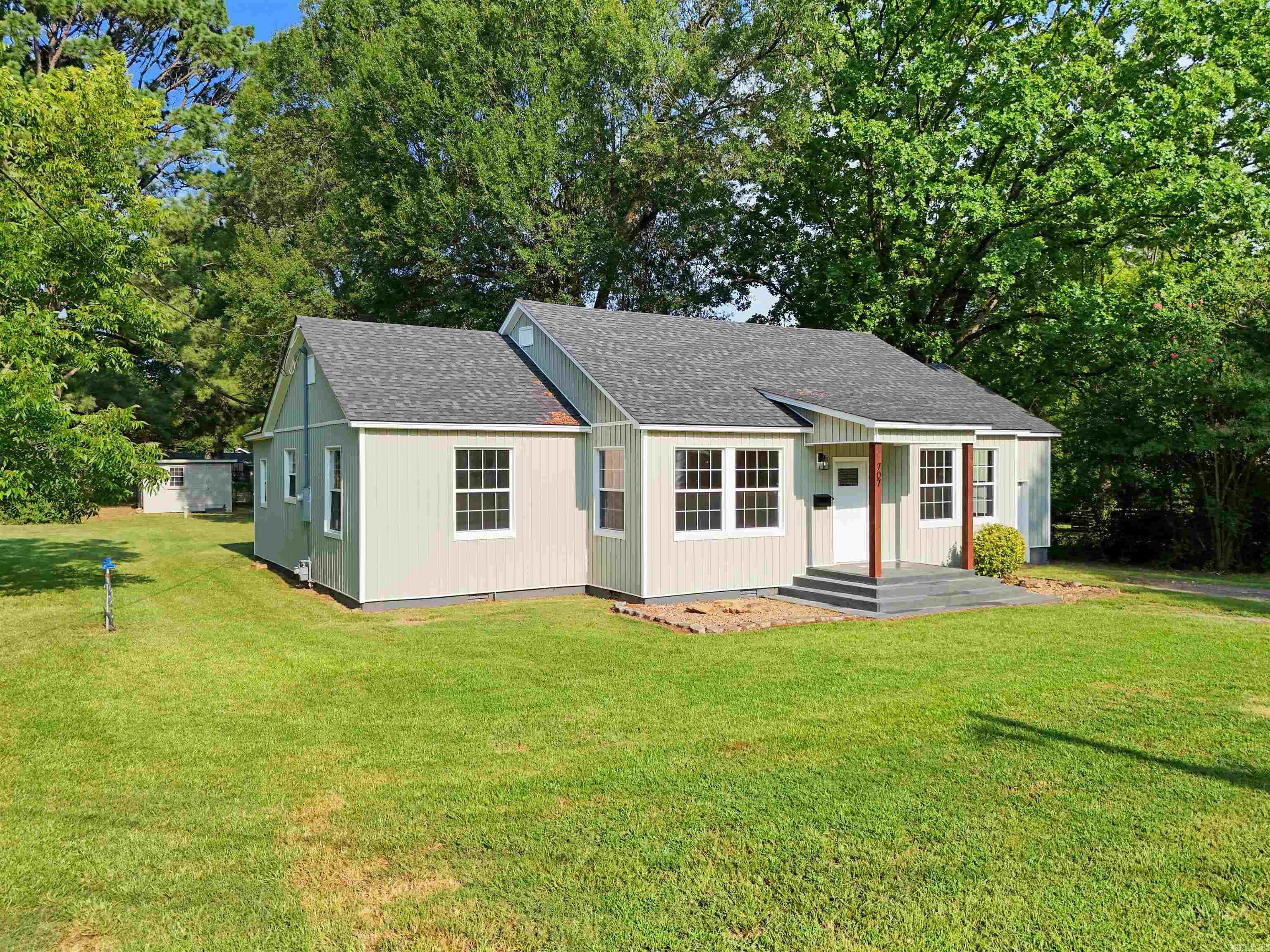 707 N West Street Morrilton, AR 72110