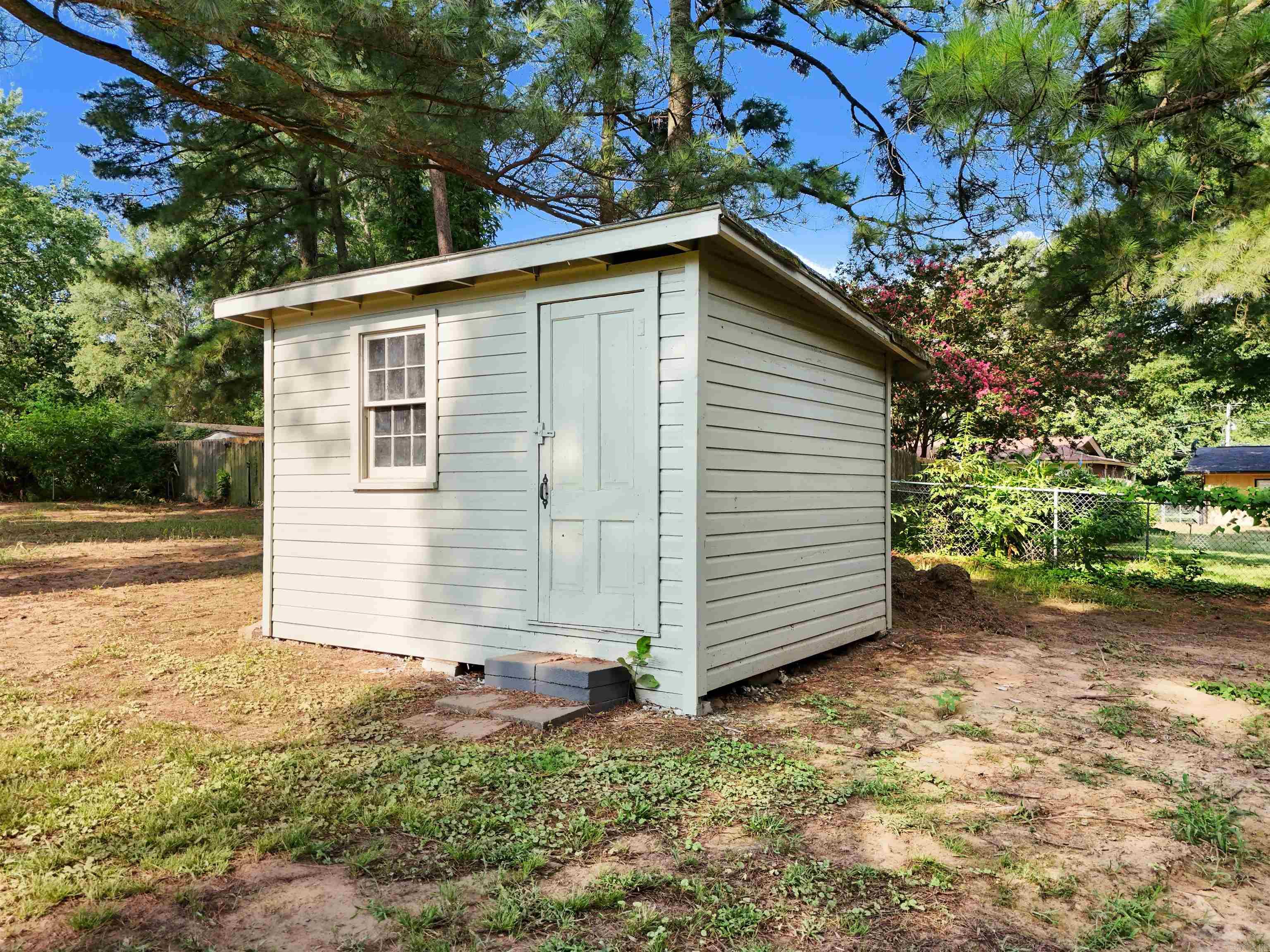 707 N West Street Morrilton, AR 72110