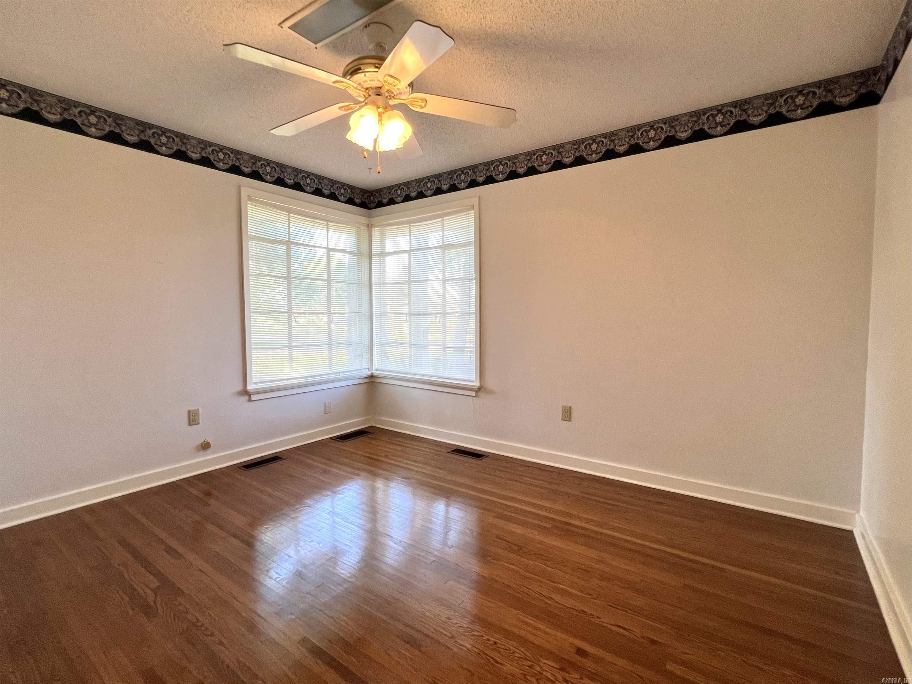 115 N Crest Trumann, AR 72472