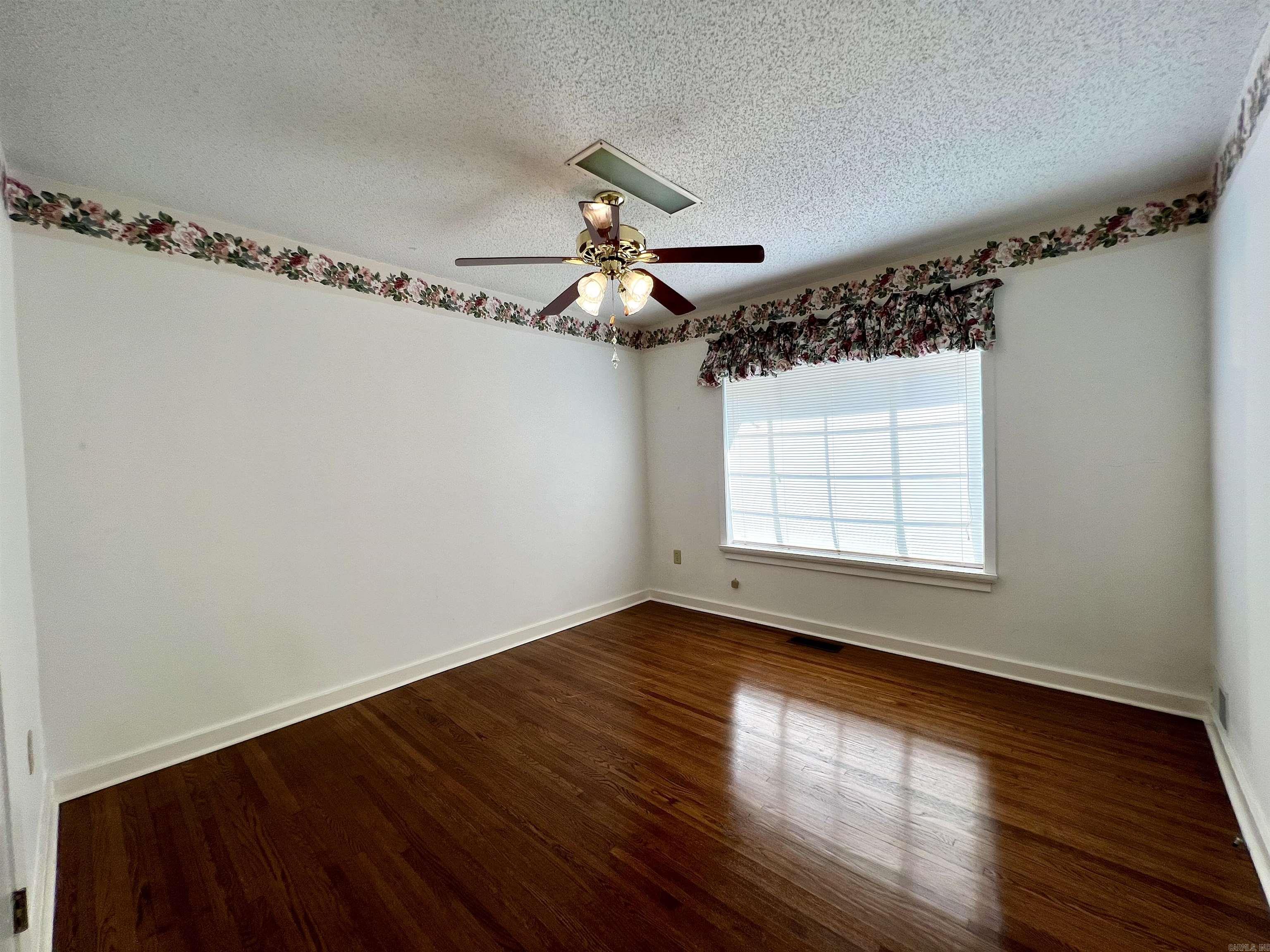 115 N Crest Trumann, AR 72472