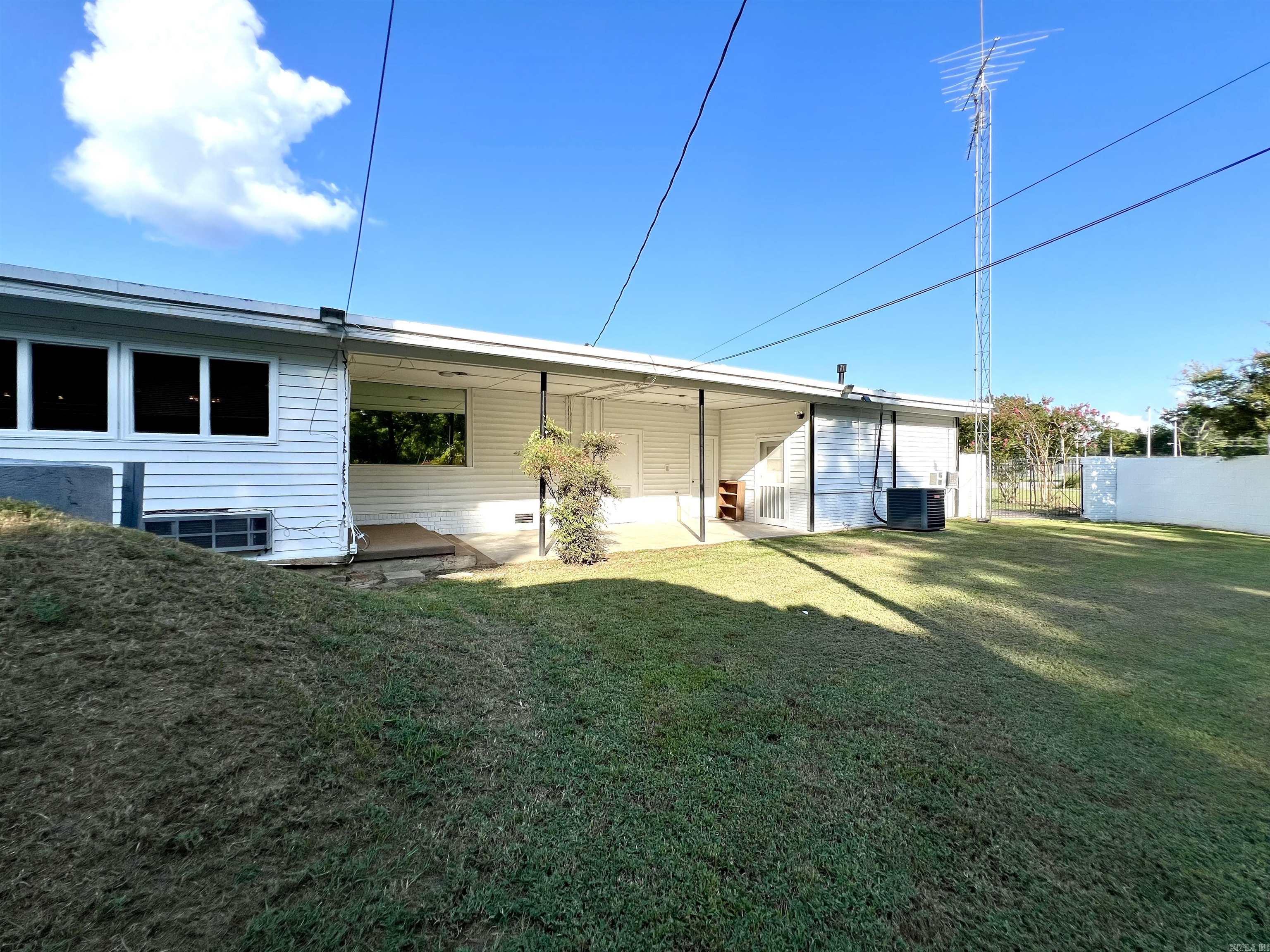 115 N Crest Trumann, AR 72472