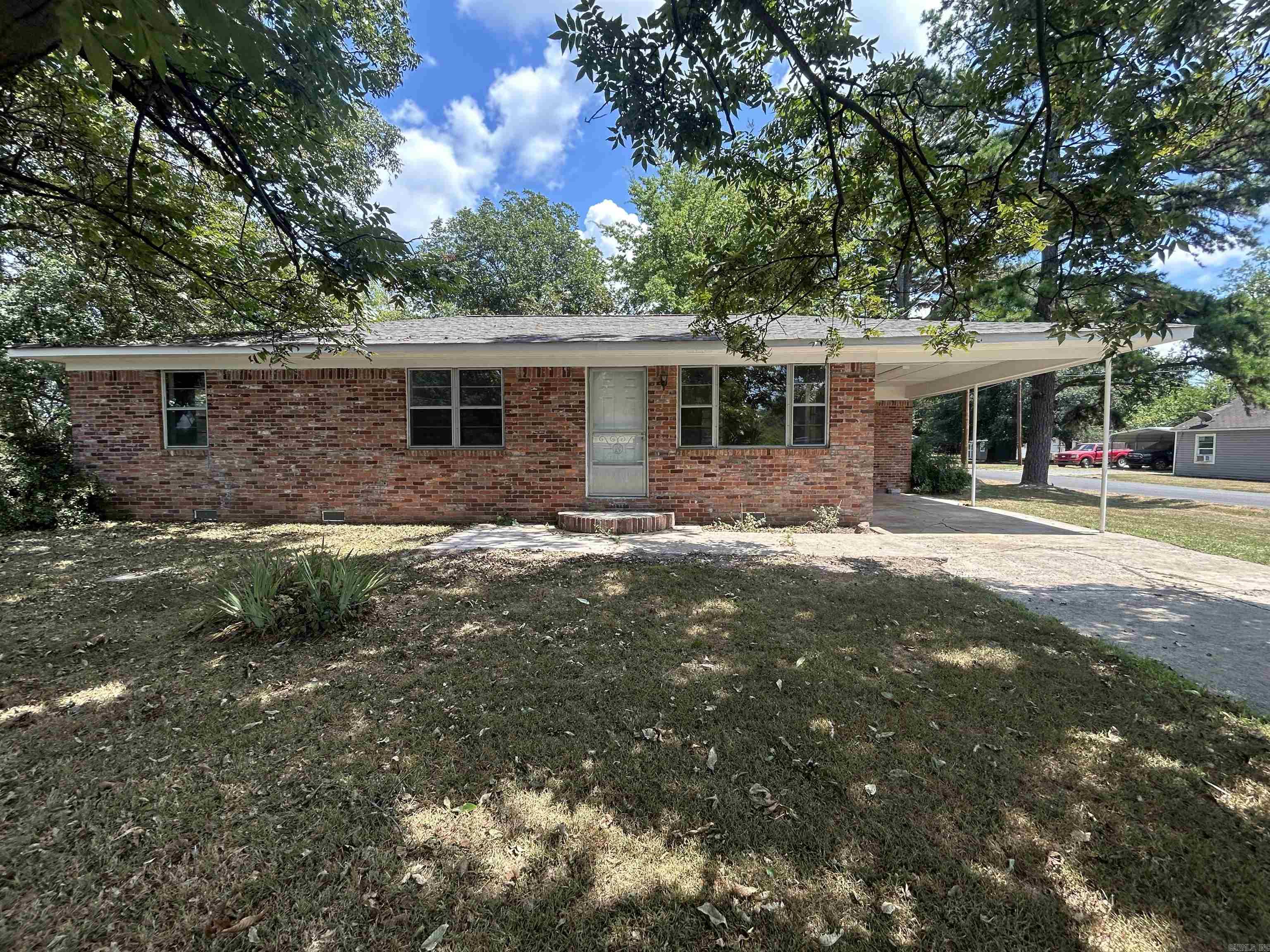 1102 N Lowe St  Stuttgart, AR