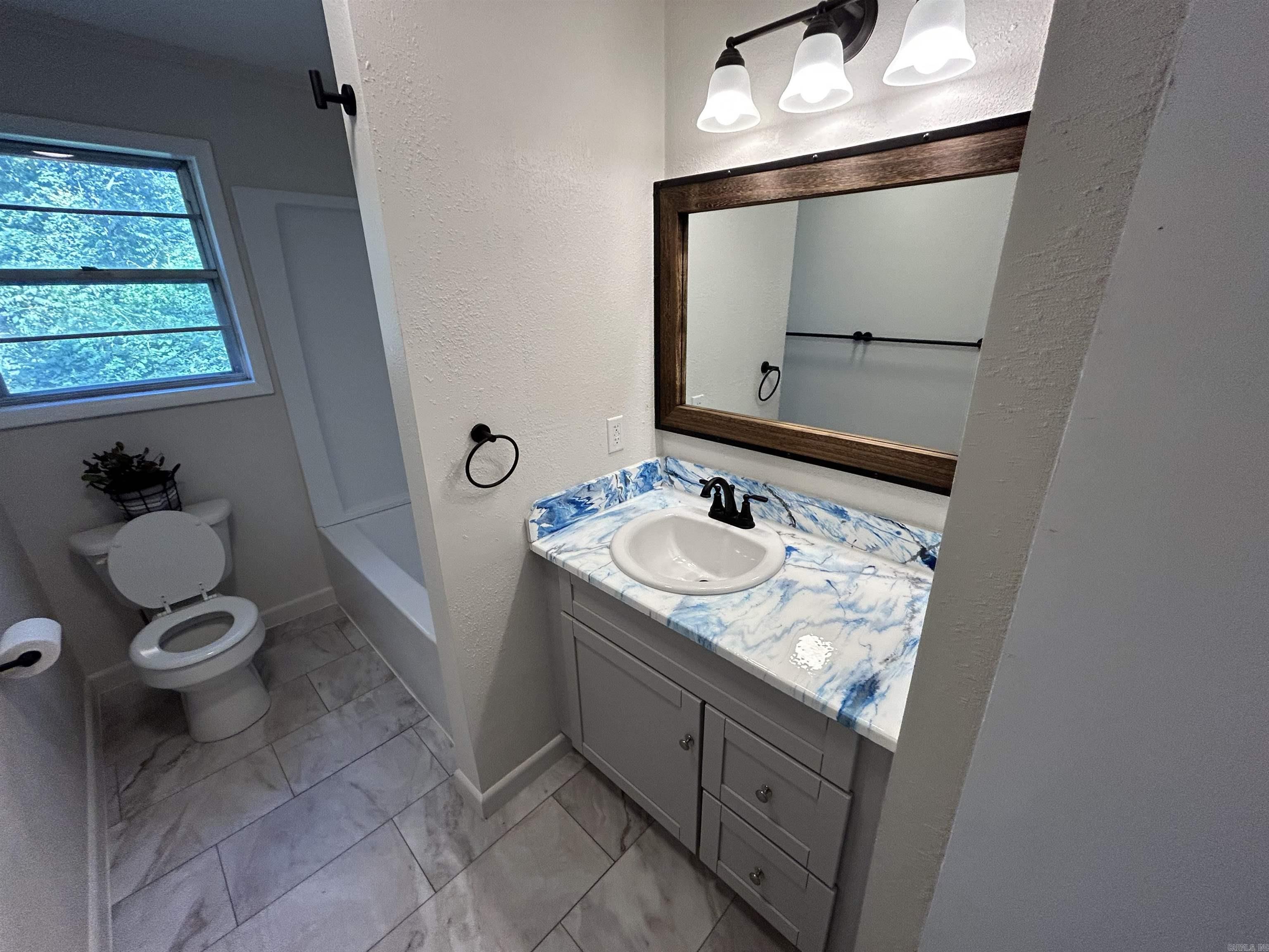 1102 N Lowe St  Stuttgart, AR