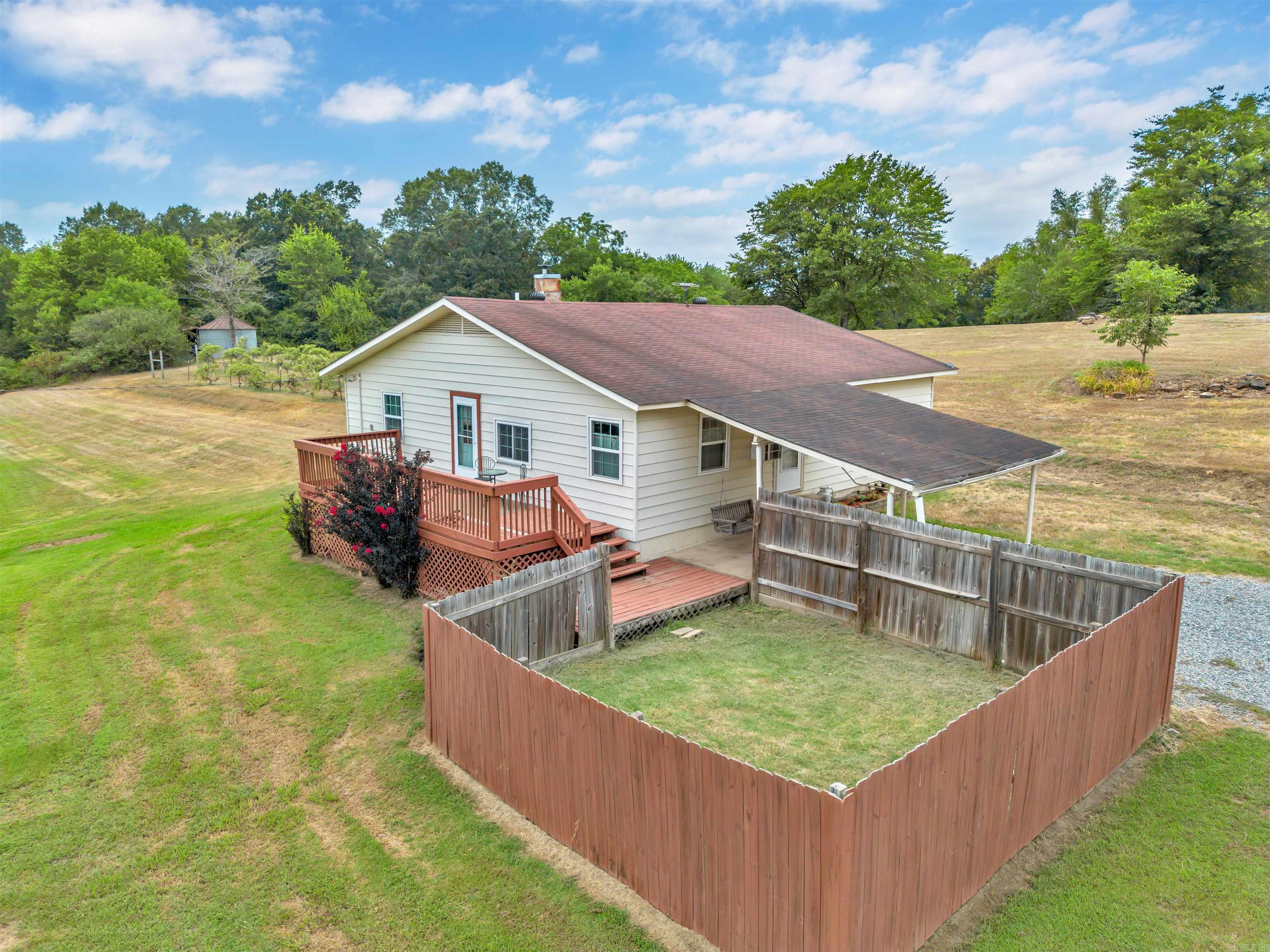 99 Sandtown Road Morrilton, AR 72110