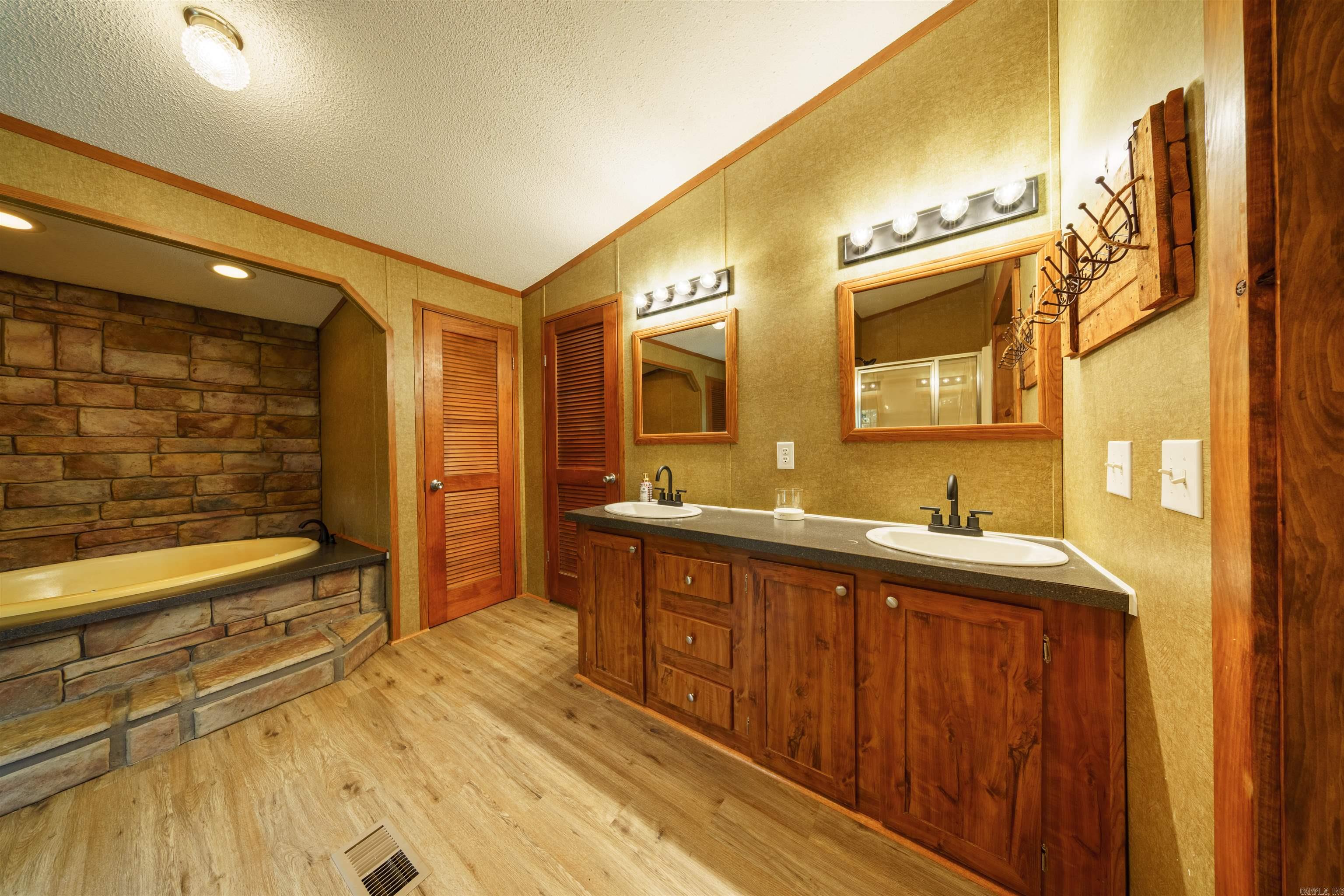 1046 Grange Rd  Cave City, AR