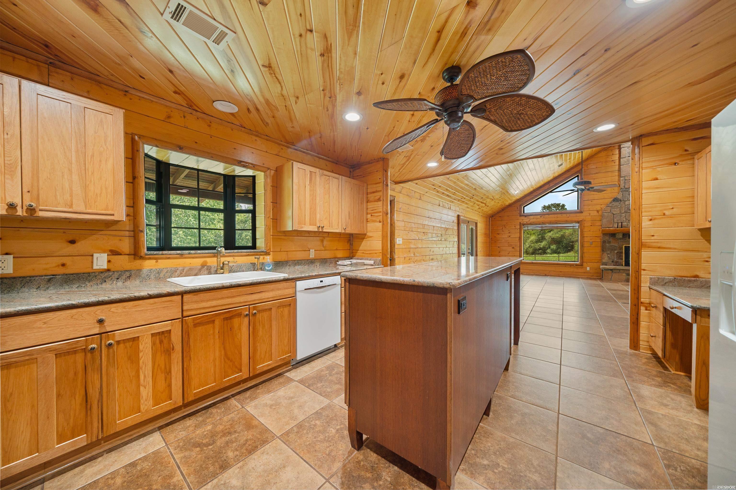 1646 Brady Mountain Road Royal, AR 71968