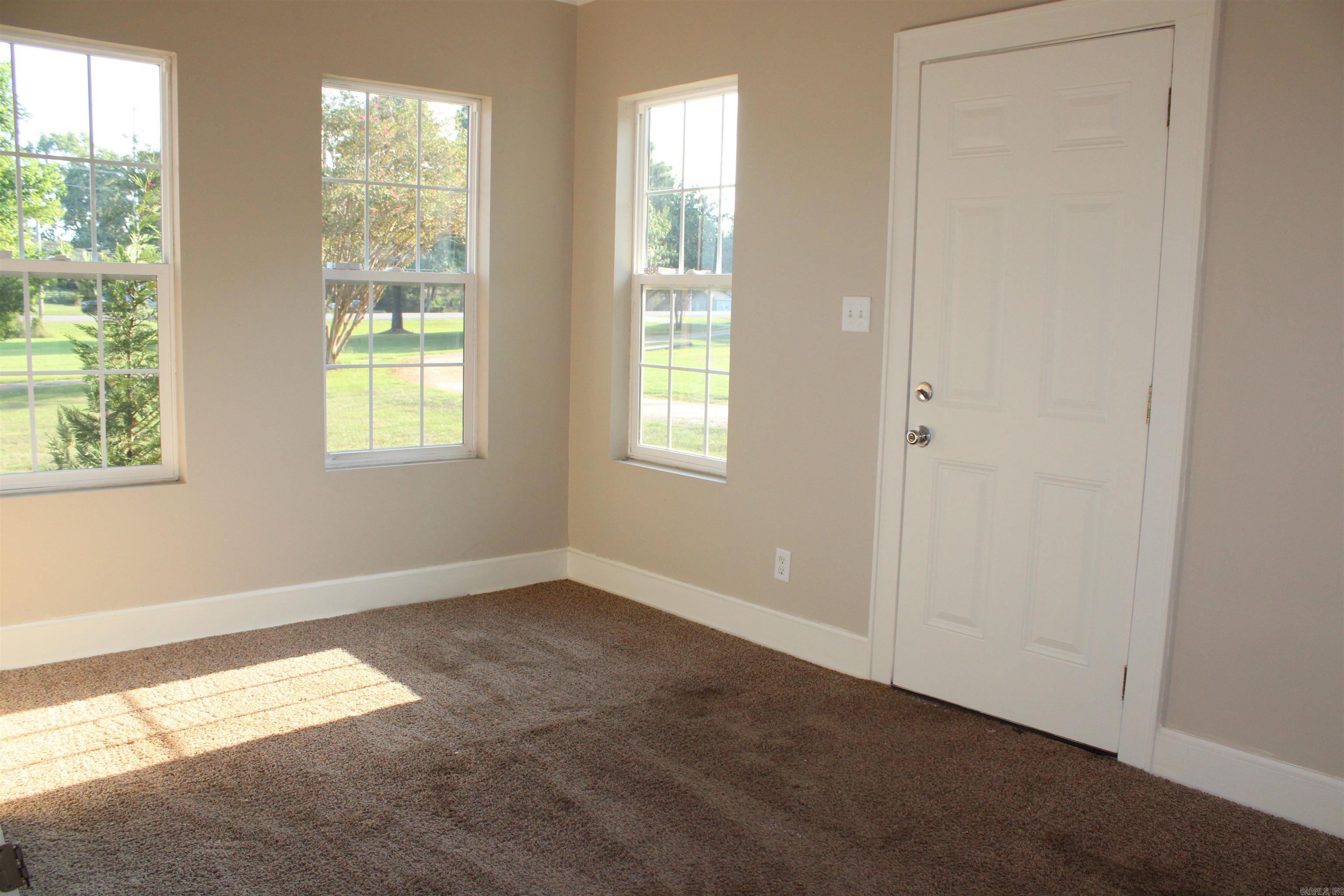 4302 E 9th St. Texarkana, AR 71854