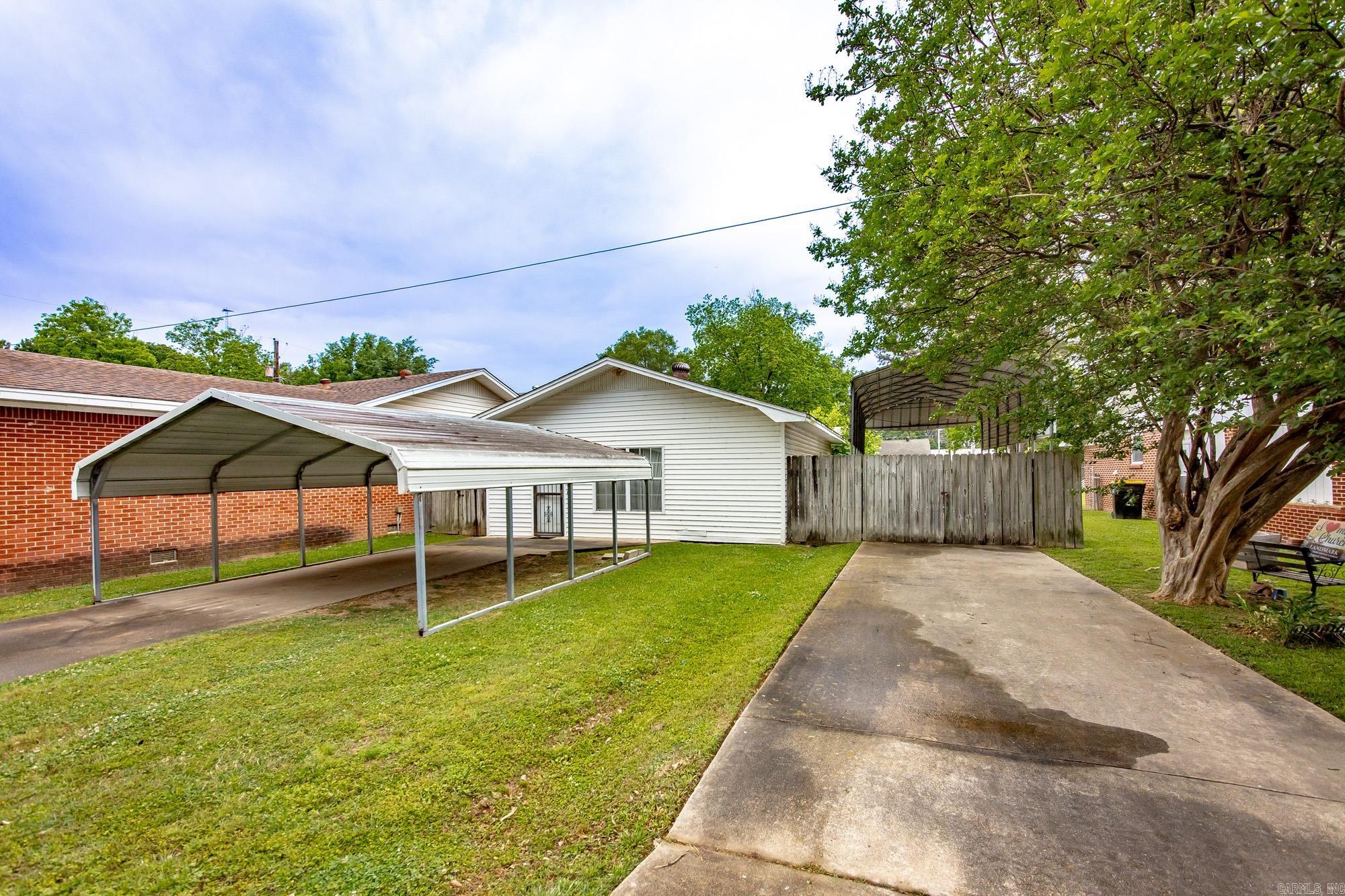 1003 E Homan England, AR 72046