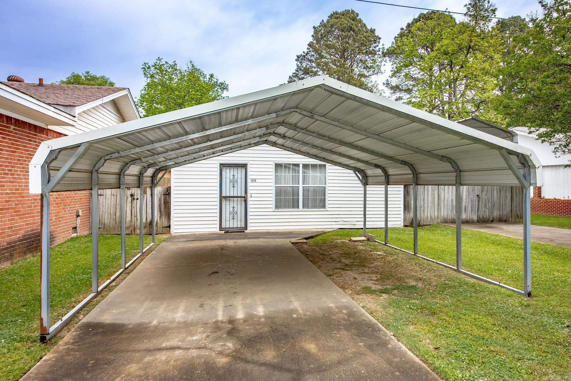 1003 E Homan England, AR 72046